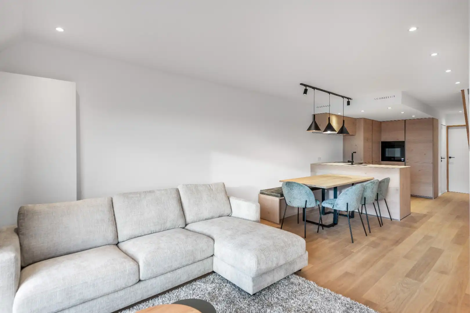 Heel mooi vernieuwd duplexdakapp. met een prachtig zonneterras gelegen op de Kustlaan in hartje Zoute. foto 4