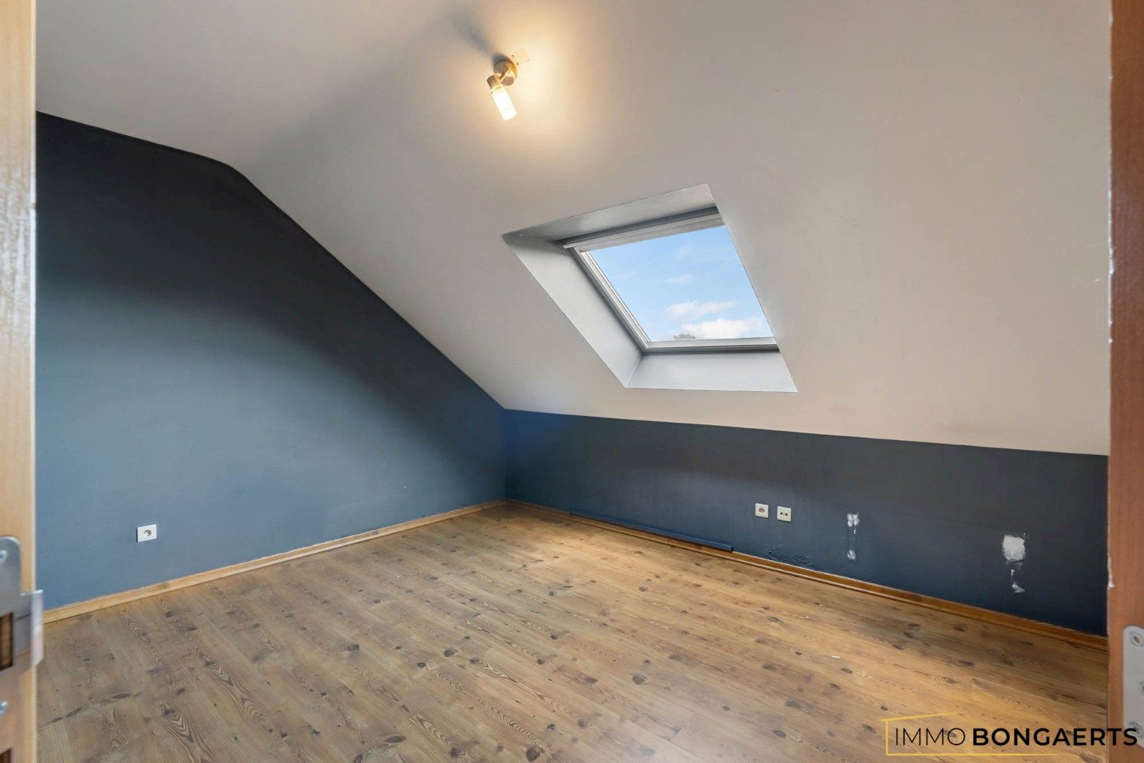 Ruim duplexappartement met 4 slaapkamers foto 17