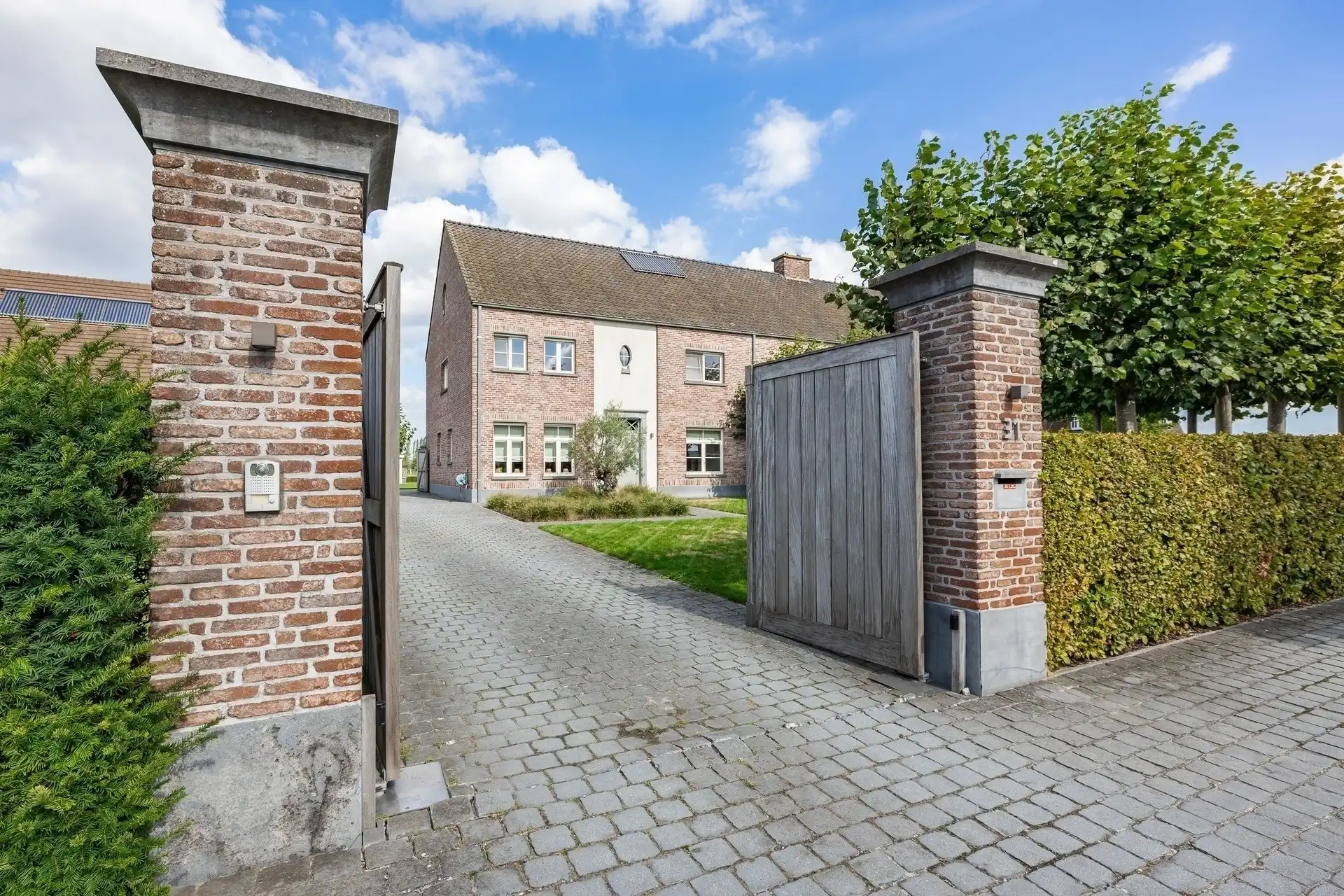 Prachtige woning in landelijke stijl met open uitzicht! foto {{pictureIndex}}