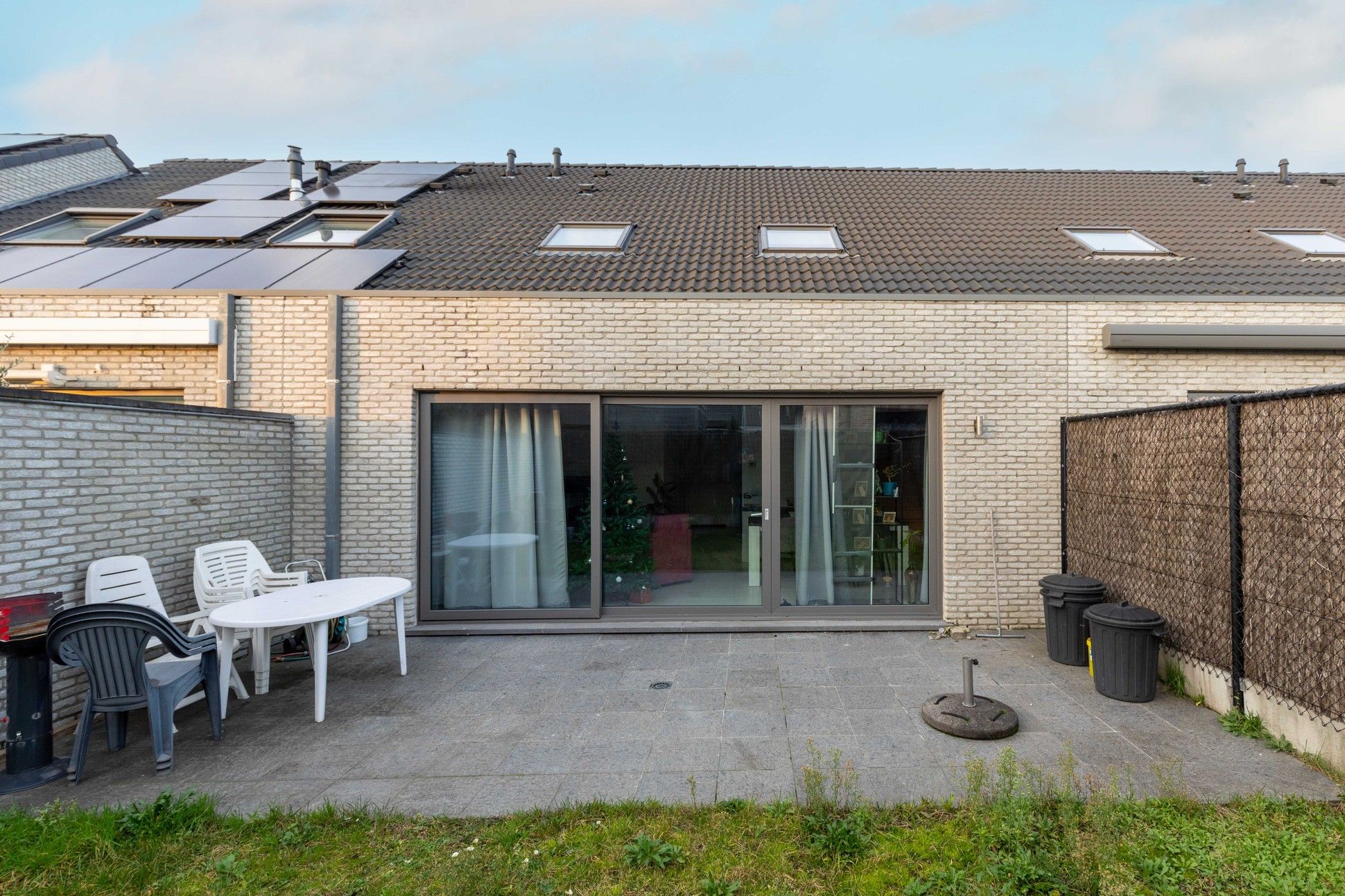 Te koop: Goed gelegen nieuwbouwwoning met tuin en 3 slaapkamers – ideaal voor gezin! foto 2