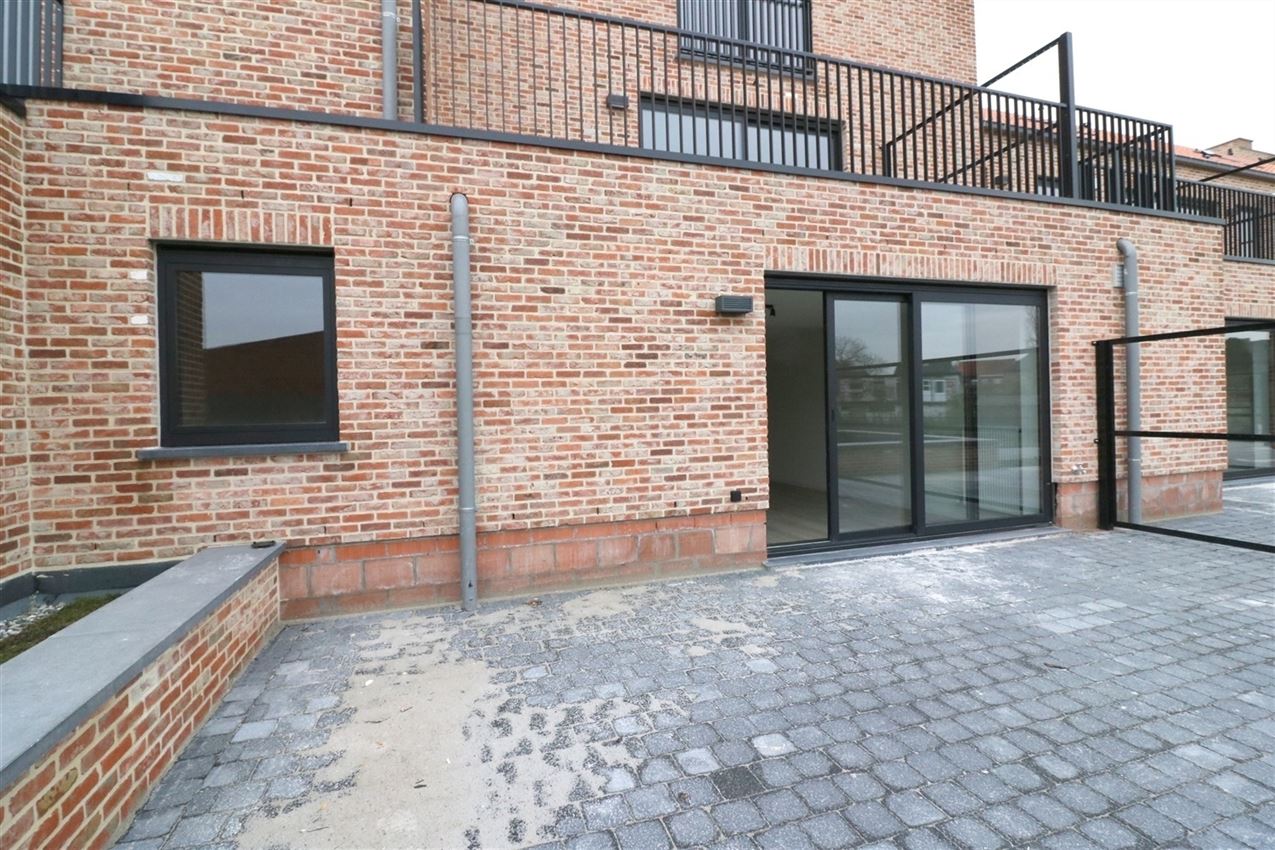 Gelijkvloers appartement met 2 slpk., terras en autostaanplaats foto 2
