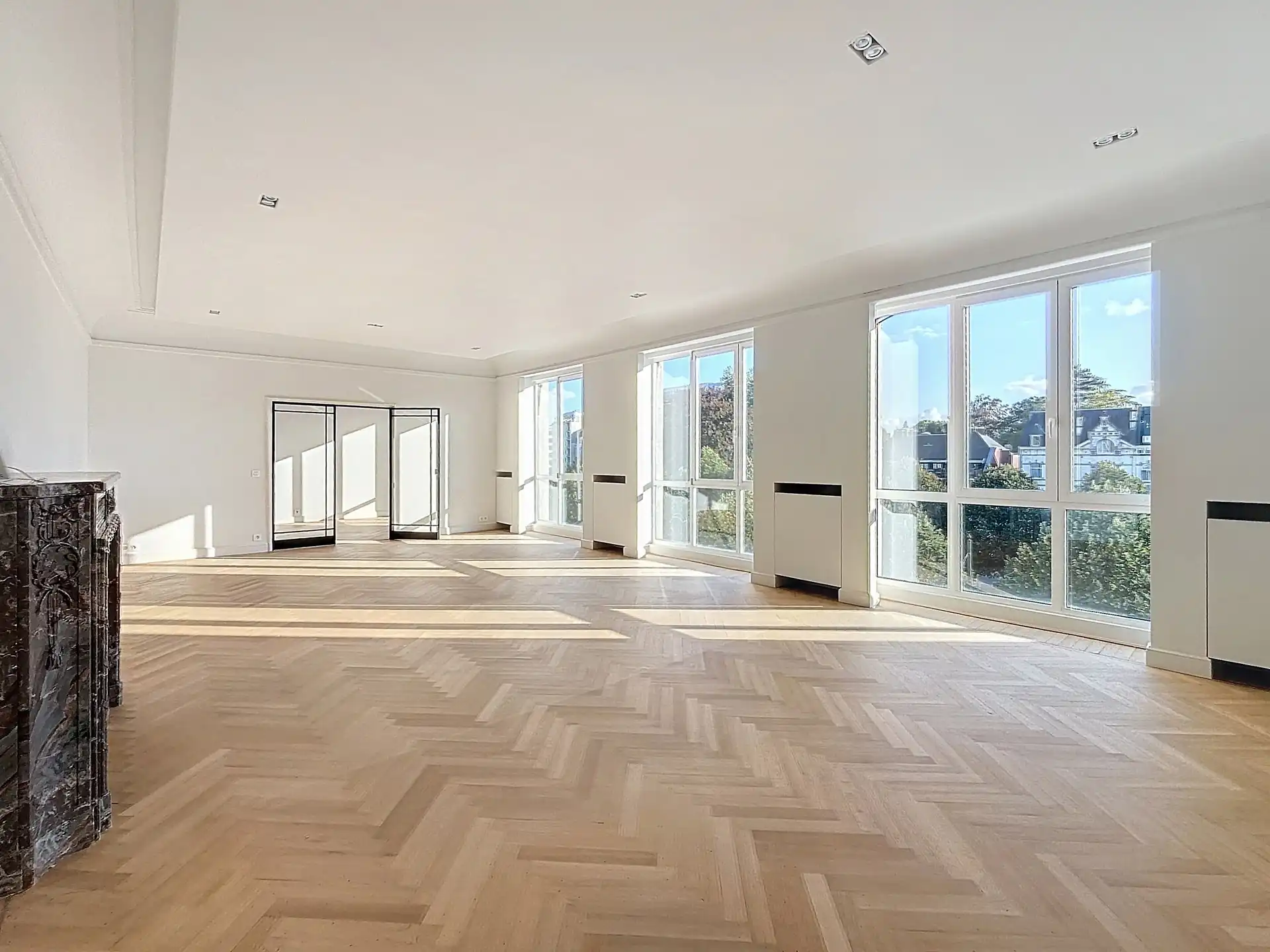 Prachtig 4-slaapkamerappartement + bureau + garagebox  foto {{pictureIndex}}