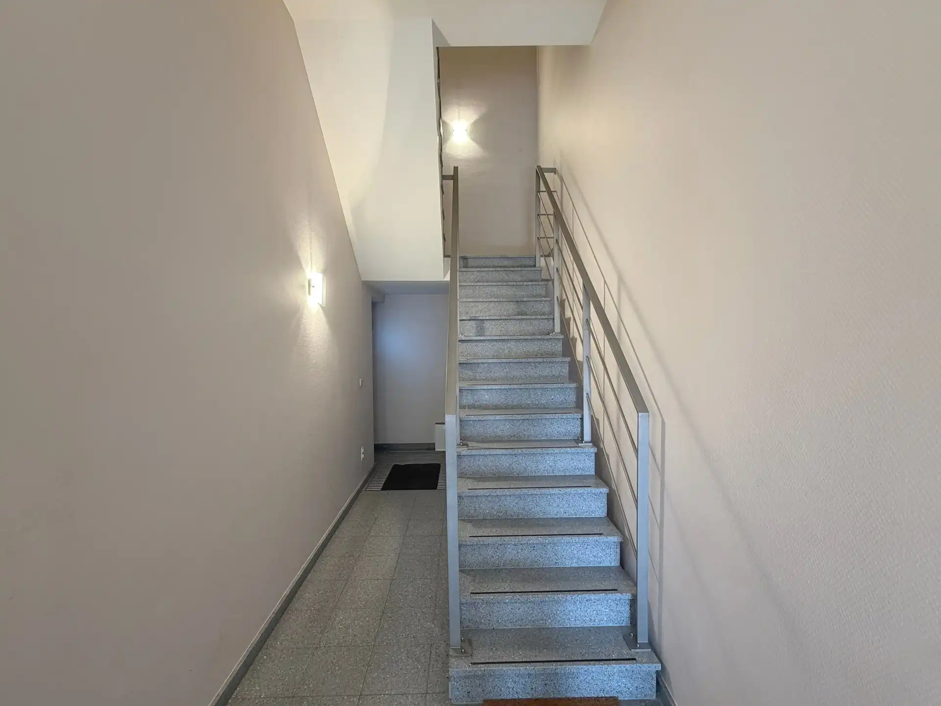 centraal gelegen appartement met zich op markt van Stekene foto 7