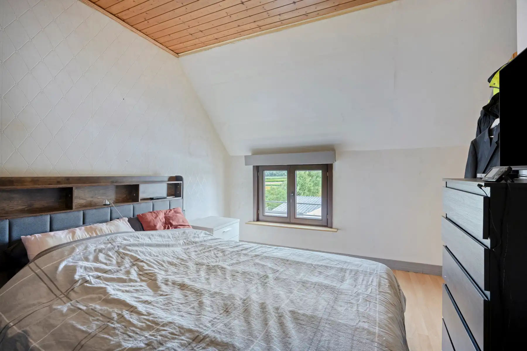 Rijwoning met 2 slaapkamers, tuin en parkeerplaats foto 6