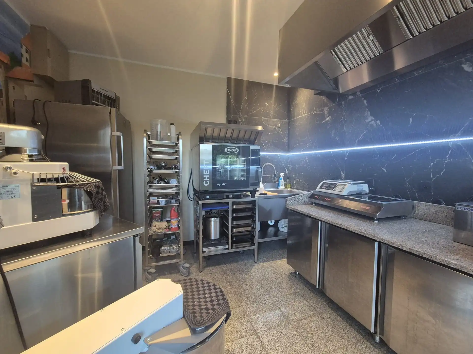 Pizzacontainer ter overname – Toplocatie nabij station Schellebelle foto 8