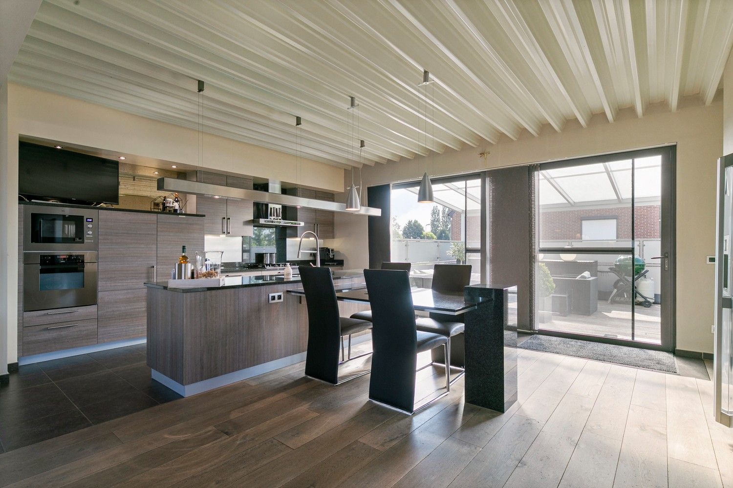 Handelsruimte met luxe duplex-appartement en verhuurde loodsen op het industrieterrein in Lanaken foto 29