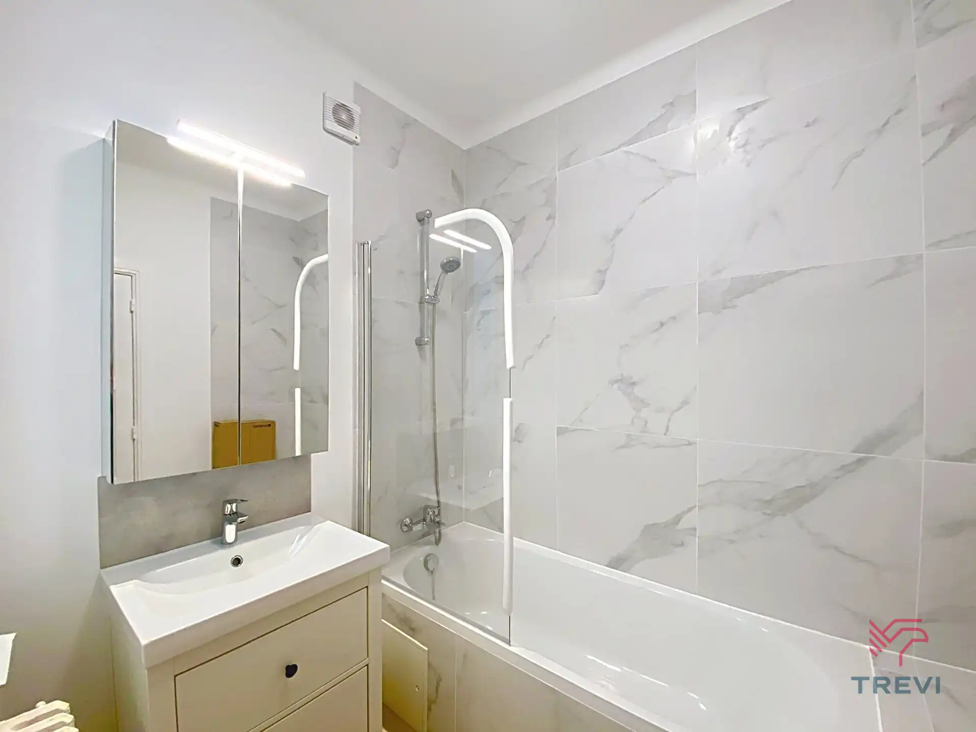 Gerenoveerd appartement met 2 slaapkamers vlakbij de Beurs foto 9