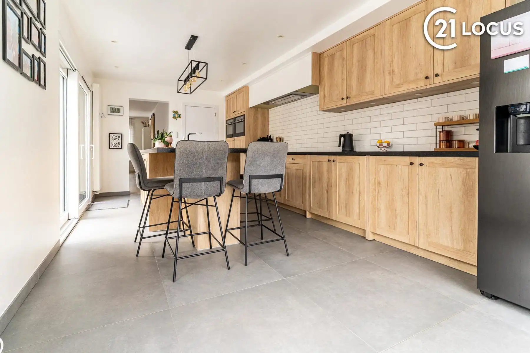 Lichtrijke woning met ruime leefkeuken en garage foto 7
