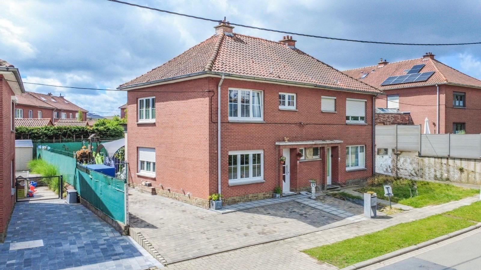 INSTAPKLARE WONING MET 2 SLAAPKAMERS + BUREAU ! foto {{pictureIndex}}