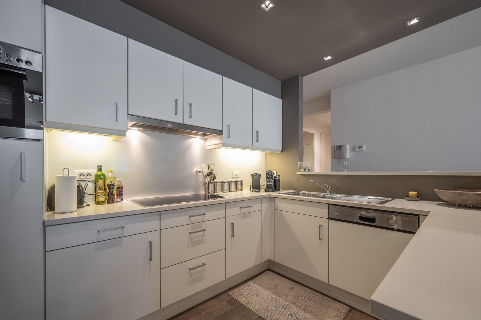 Modern en instapklaar appartement met drie slaapkamers, centraal gelegen in het bruisende centrum van Knokke. foto 9