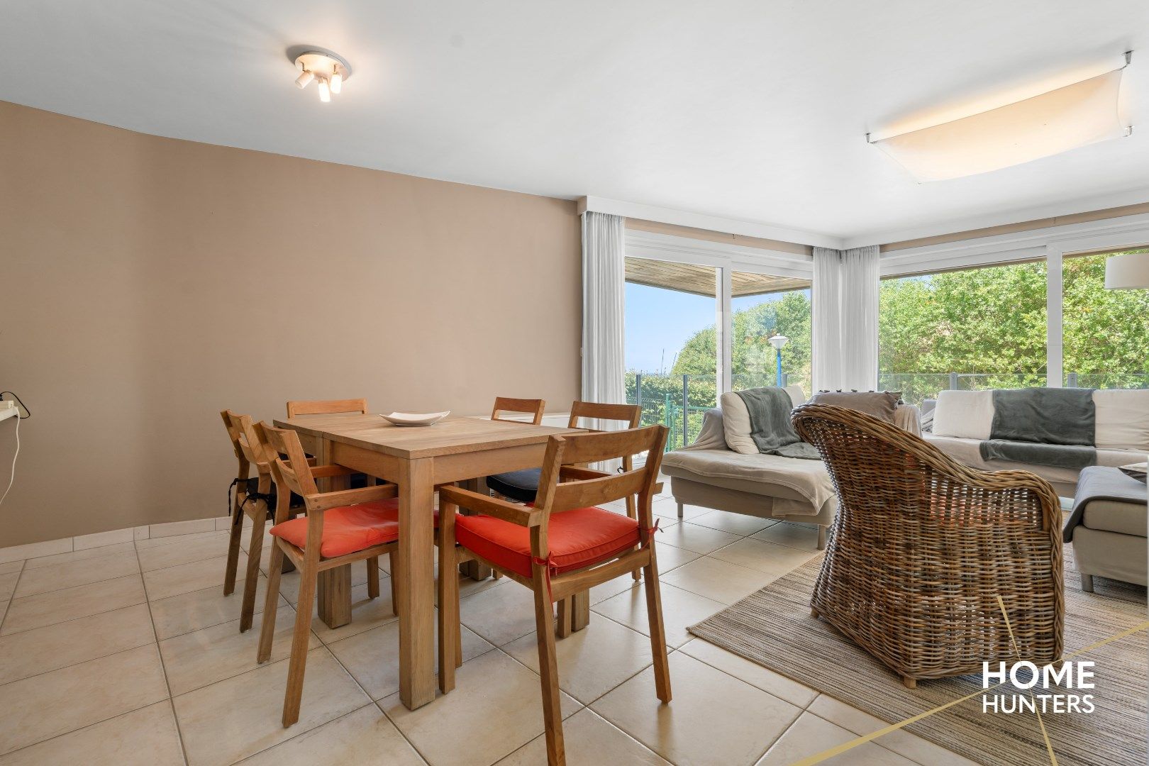 Uniek 2 slaapkamer appartement met zicht op zee en duinen foto 8