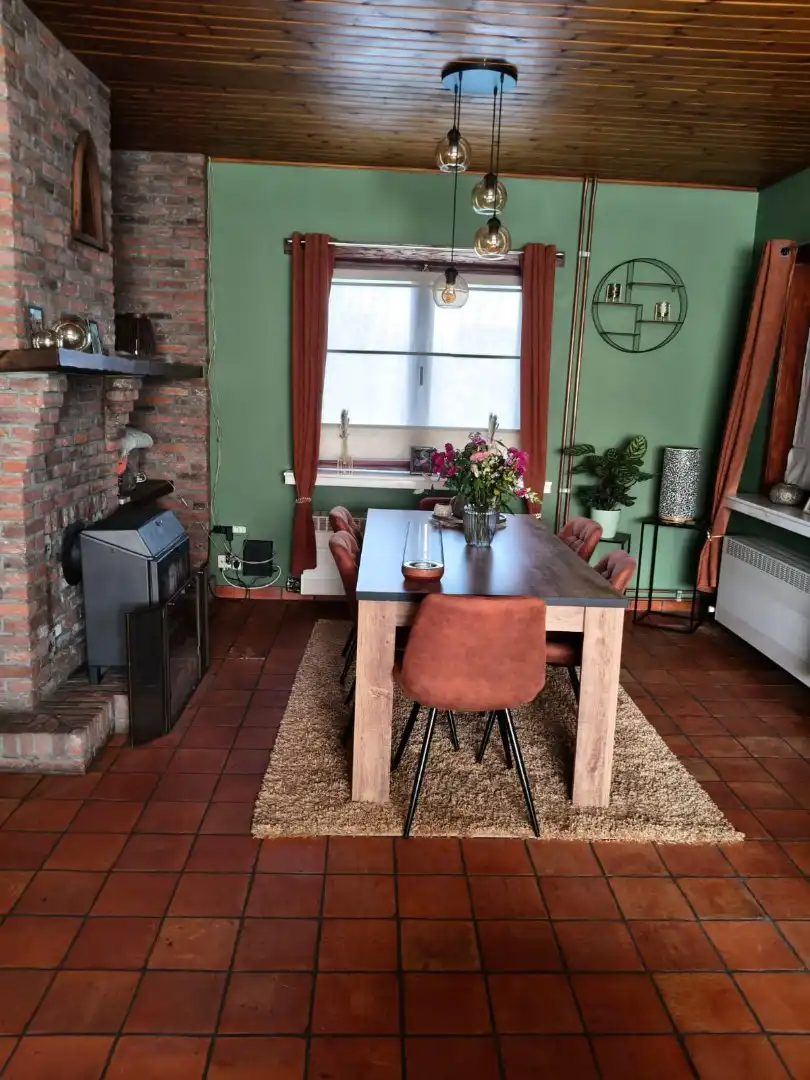 Ruime woning met 4 slaapkamers en garage en carport en tuin foto 7