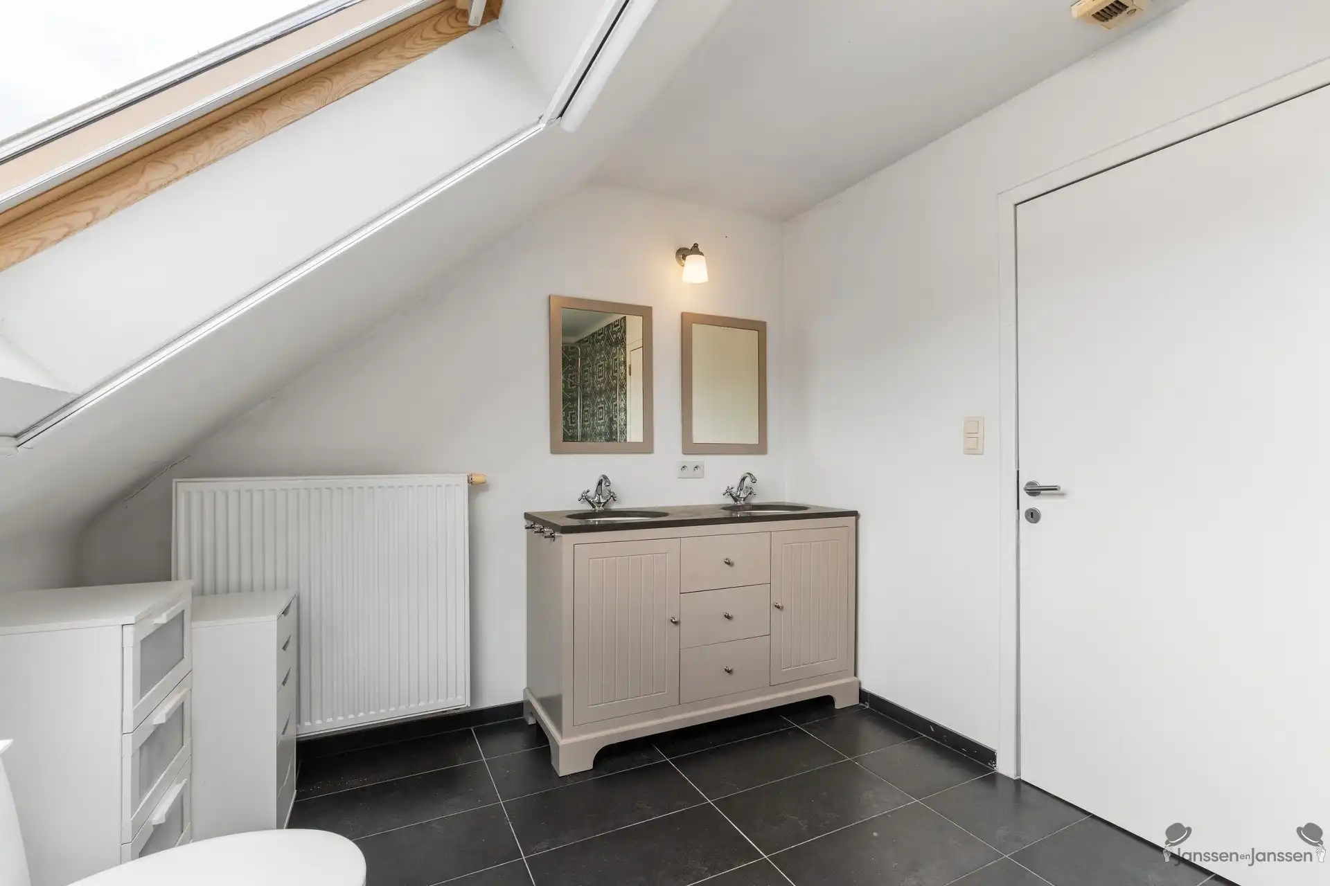 Moderne gezinswoning op een perceel van 6.940 m² met paardenaccommodatie foto 15