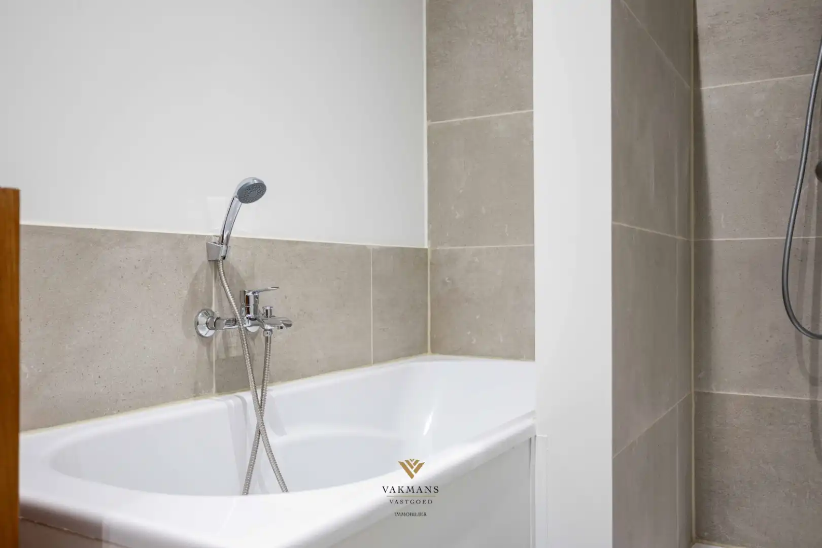 Prachtige gerenoveerde woning met 3 slaapkamers en tuin foto 16