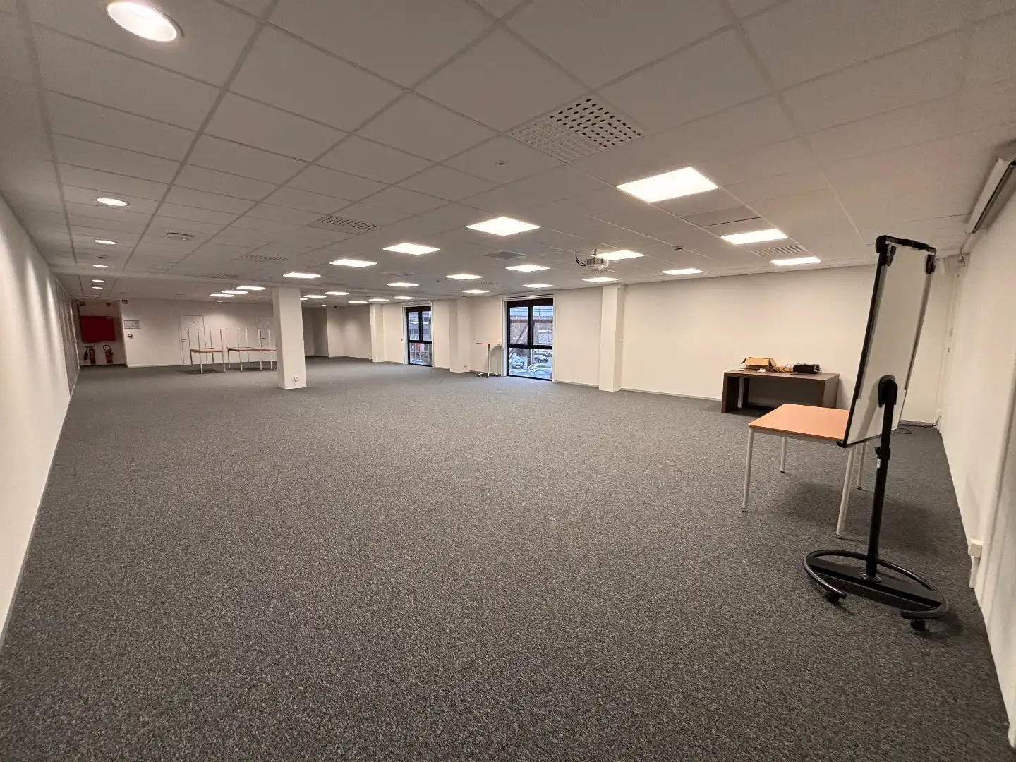 Commercieel kantoor te huur (360 m²) op de Pottelbergsite! De ideale locatie voor jouw bedrijf! foto {{pictureIndex}}