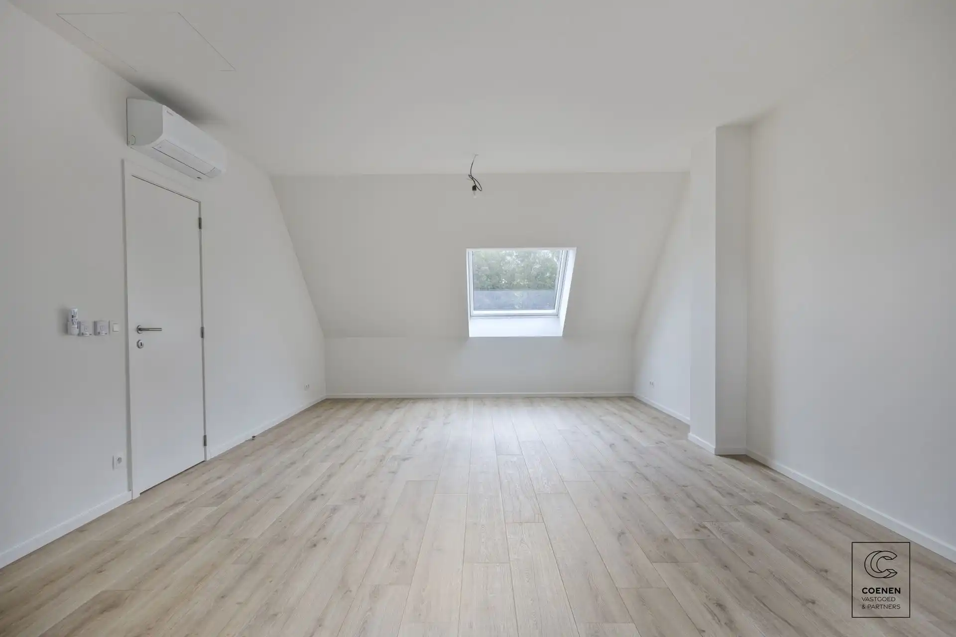 Volledig gerenoveerde woning van 230 m² met 5 slpk's! foto 17