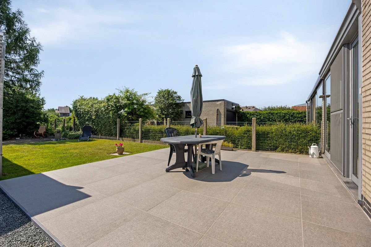 Halfopen bebouwing met 4 slaapkamers en grote tuin. foto 5