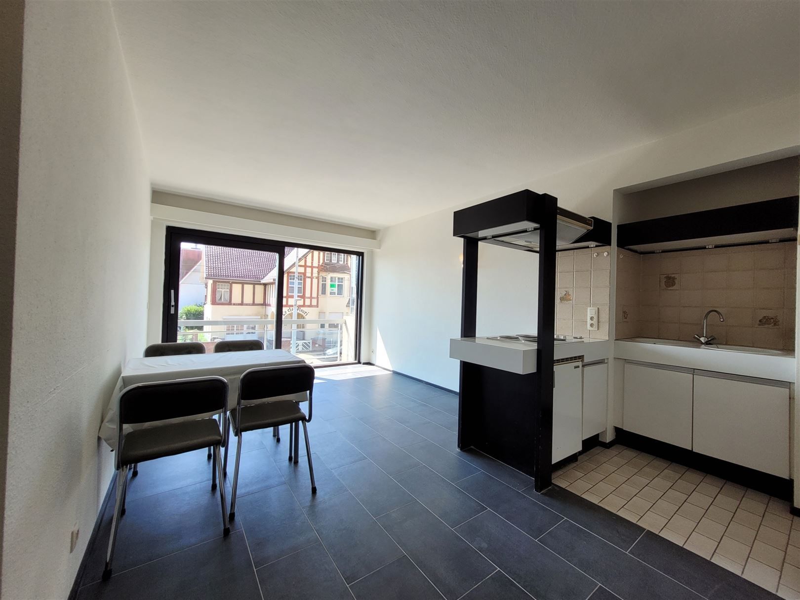 Ongemeubelde studio aan de zonnekant foto 2