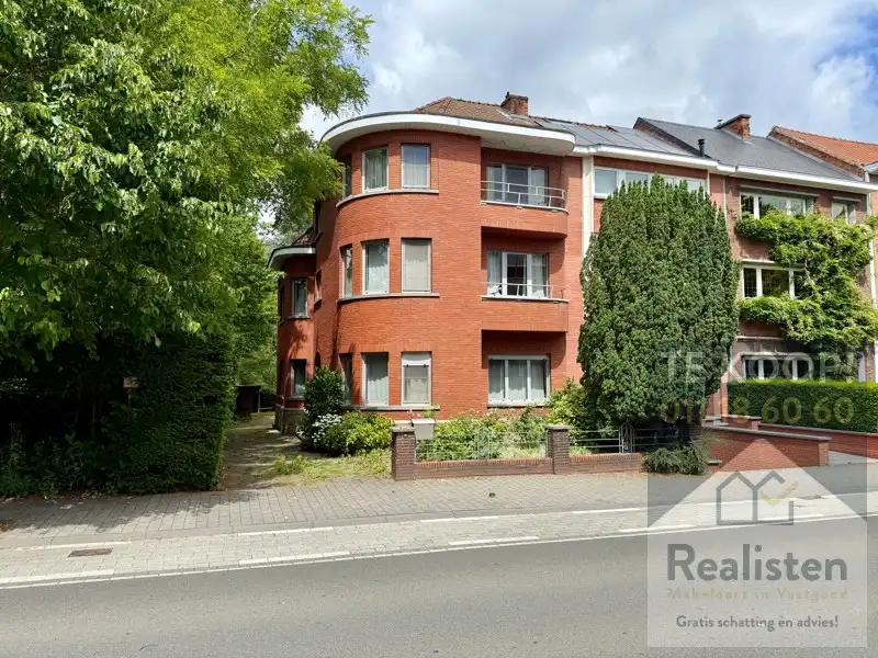Statige burgerwoning met grote zongerichte tuin foto {{pictureIndex}}