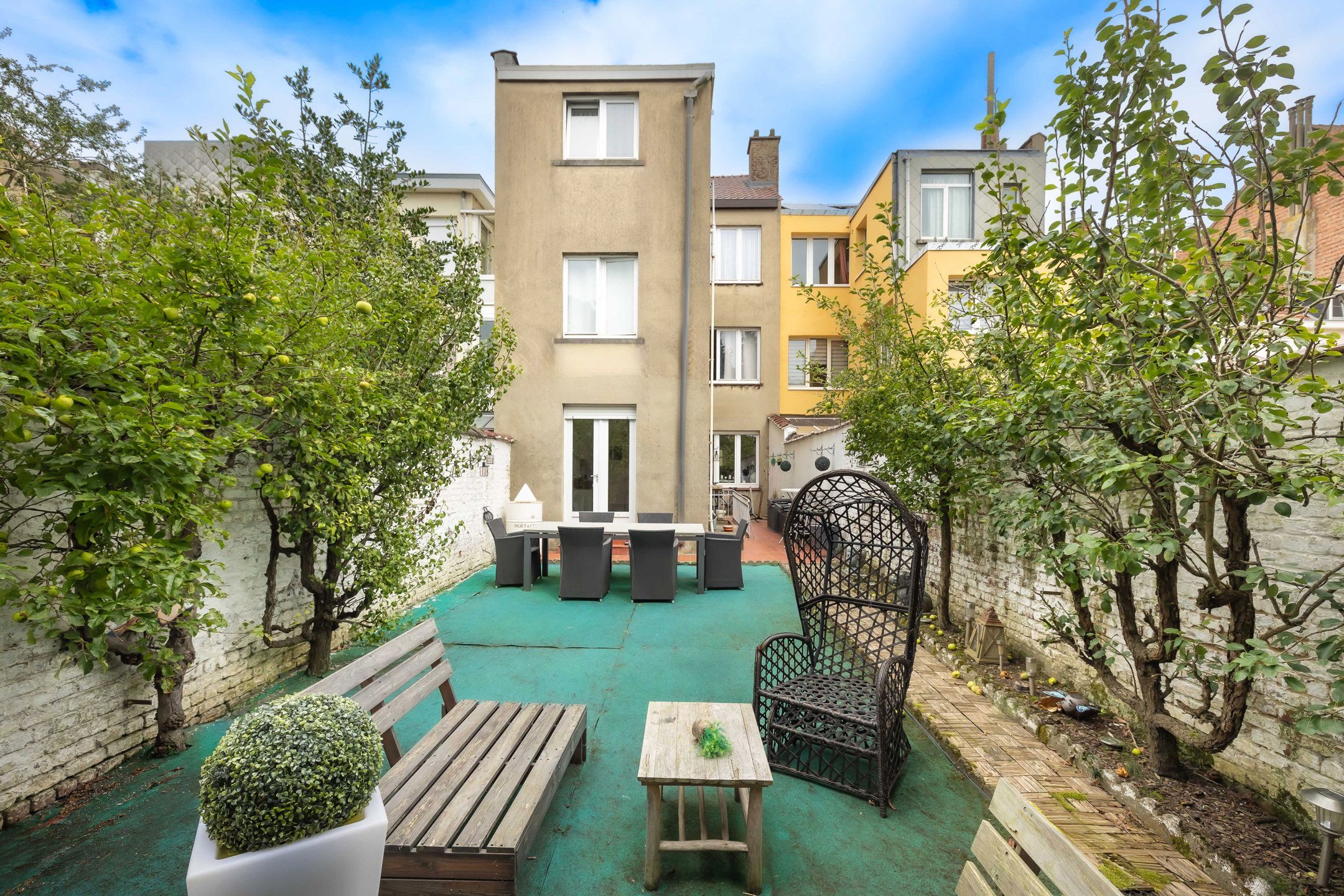 Charmante tweegezinswoning met 4 slaapkamers van ± 300m². foto 8