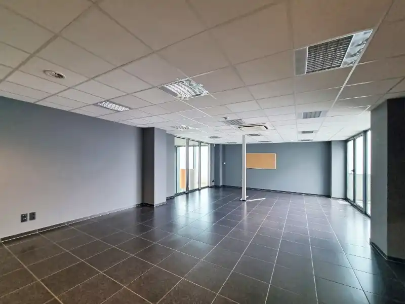 Logistiek gebouw te huur foto 9