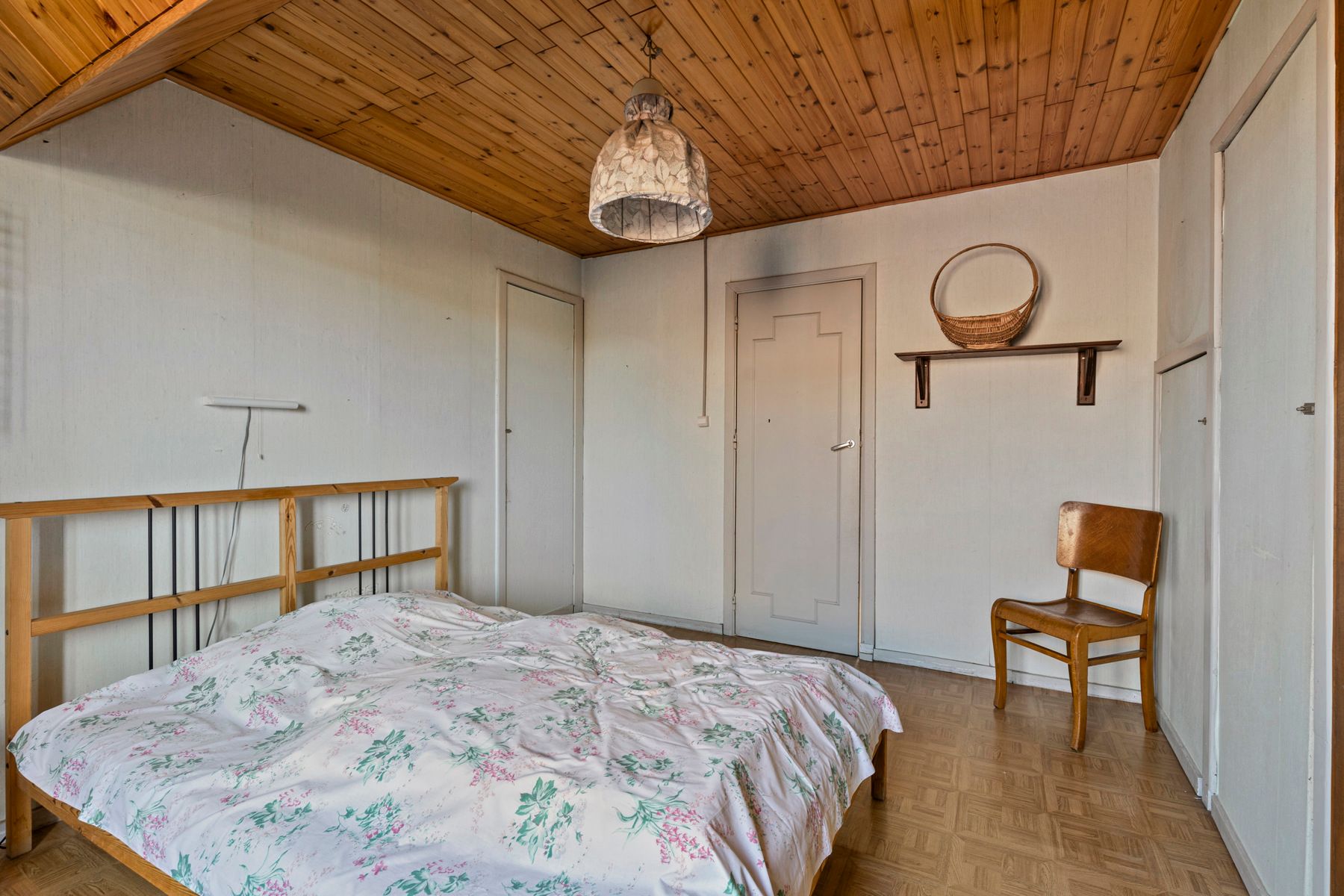 Gezinswoning met 4 slaapkamers, 2 badkamers, garage en tuin foto 14