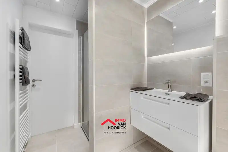Appartement op 2e verdiep centrum Lokeren! foto 13