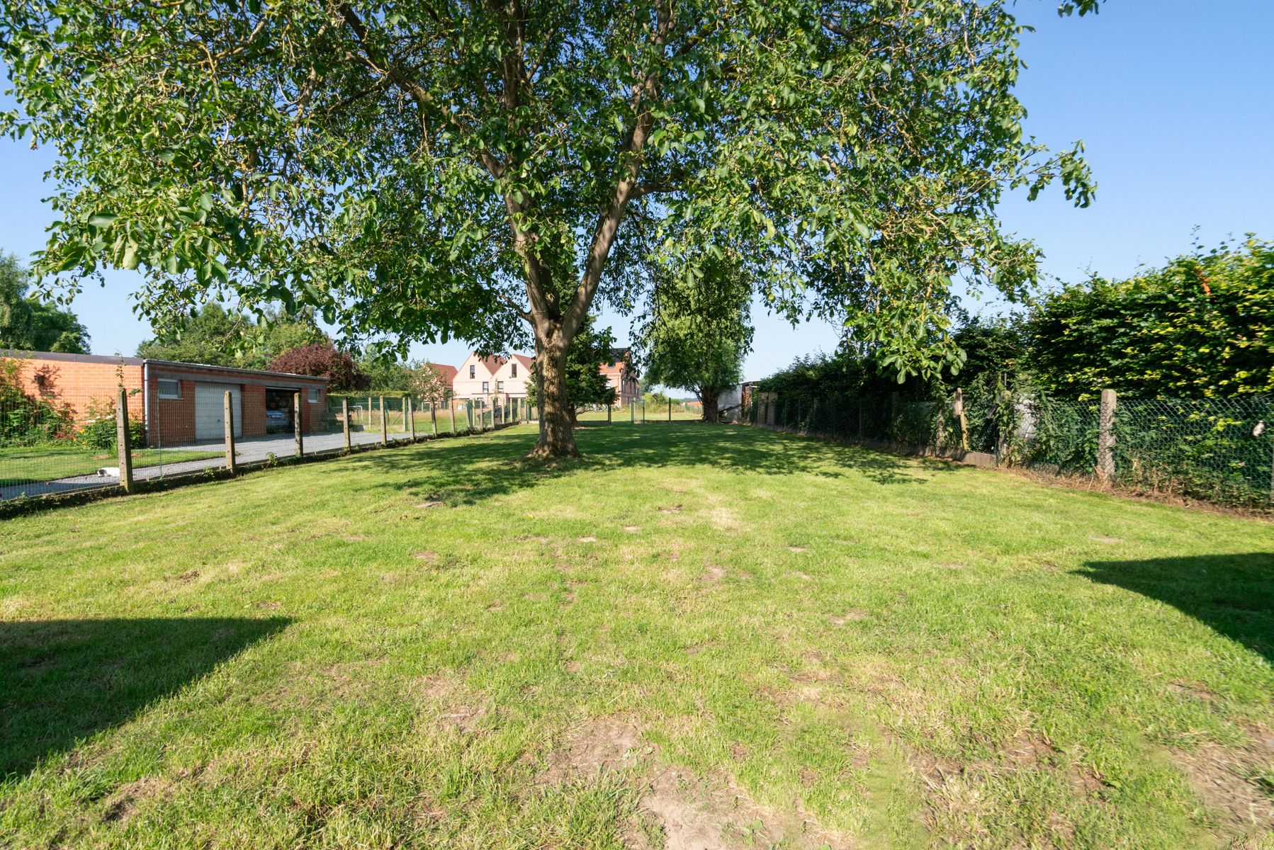Instapklare halfopen bebouwing  met 3 slaapkamers op 1324 m² foto 13