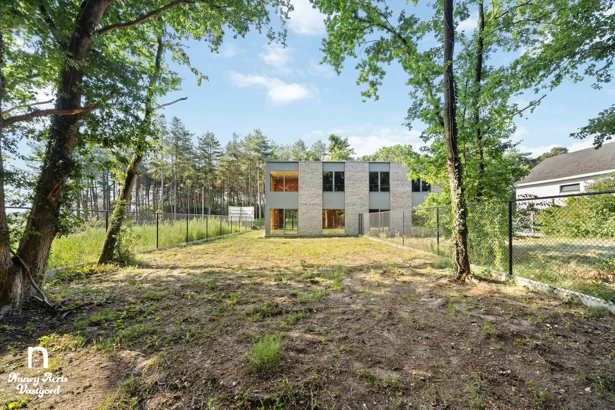 Moderne gezinswoning met tuin en afwerking naar eigen smaak foto 3