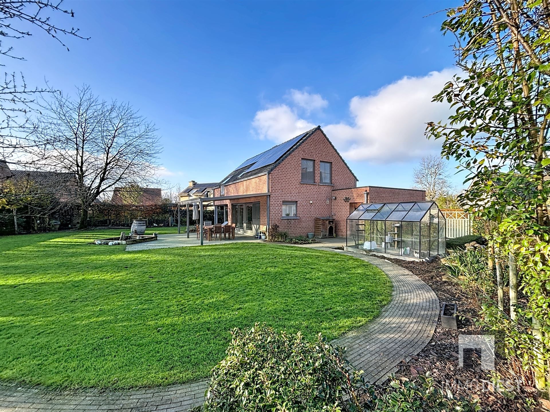 Perfecte gezinswoning in doodlopende straat met 3slpks en een mooie tuin foto 8