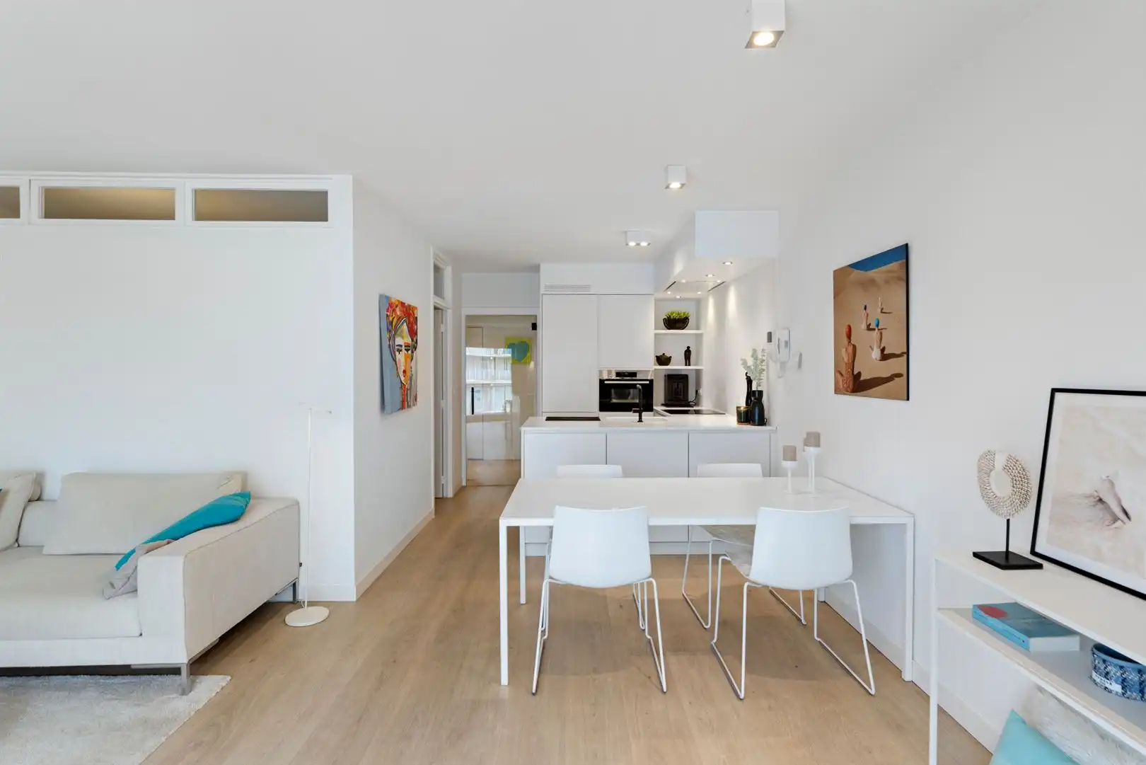 Bjzonder mooi afgewerkt appartement in topgebeouw foto {{pictureIndex}}