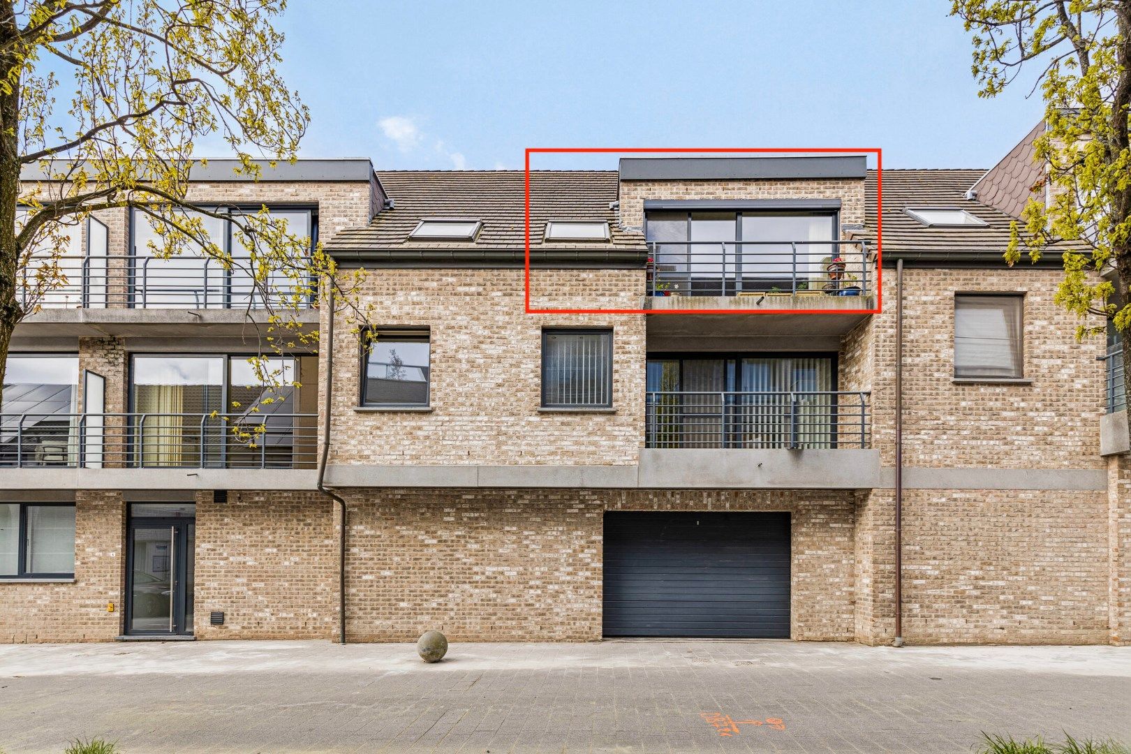 Mooi 2-slaapkamerappartement in het centrum van Deerlijk! foto {{pictureIndex}}