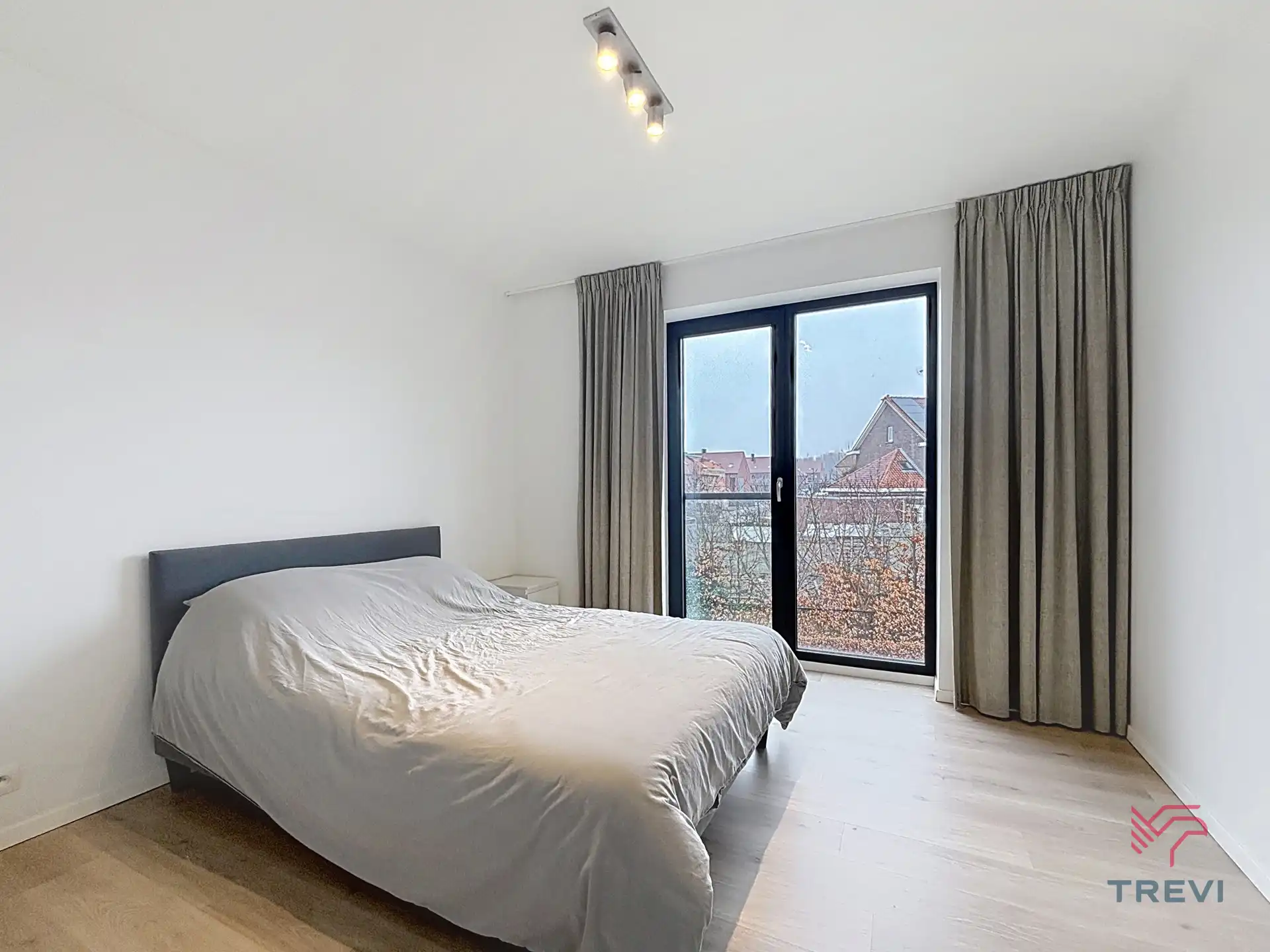 Mooie 2-slaapkamer ONMEUBILEERD appartement foto 8