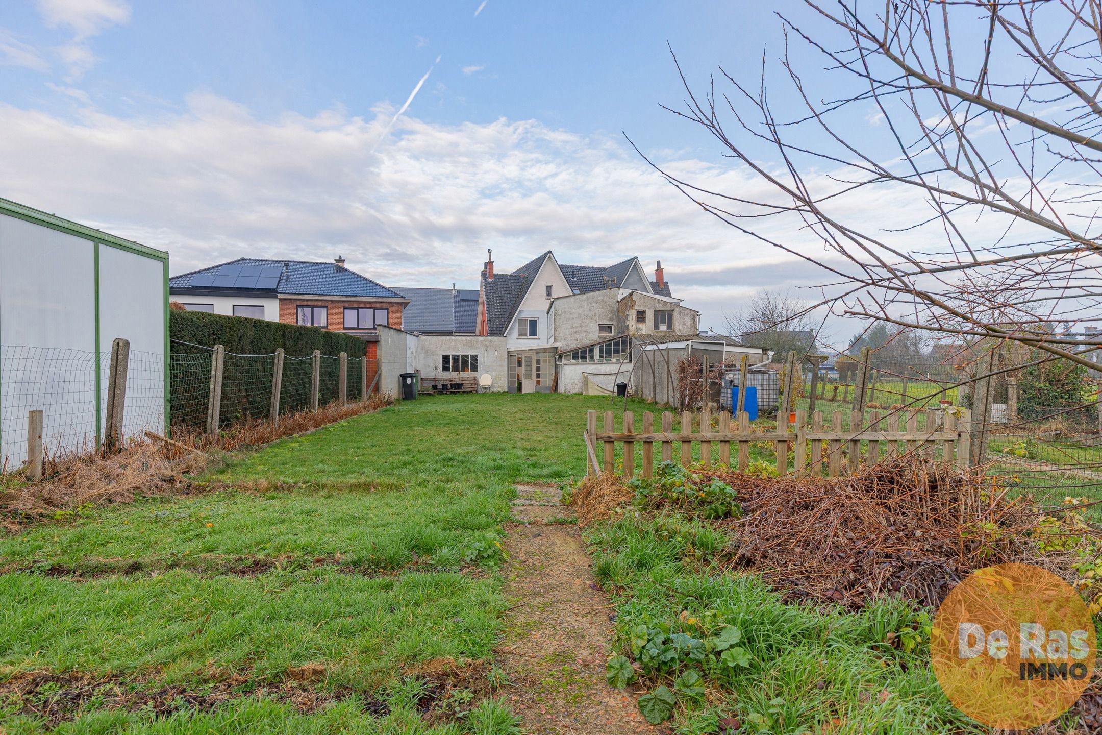 HILLEGEM - Stevige halfopen bebouwing op een rustige locatie foto 19