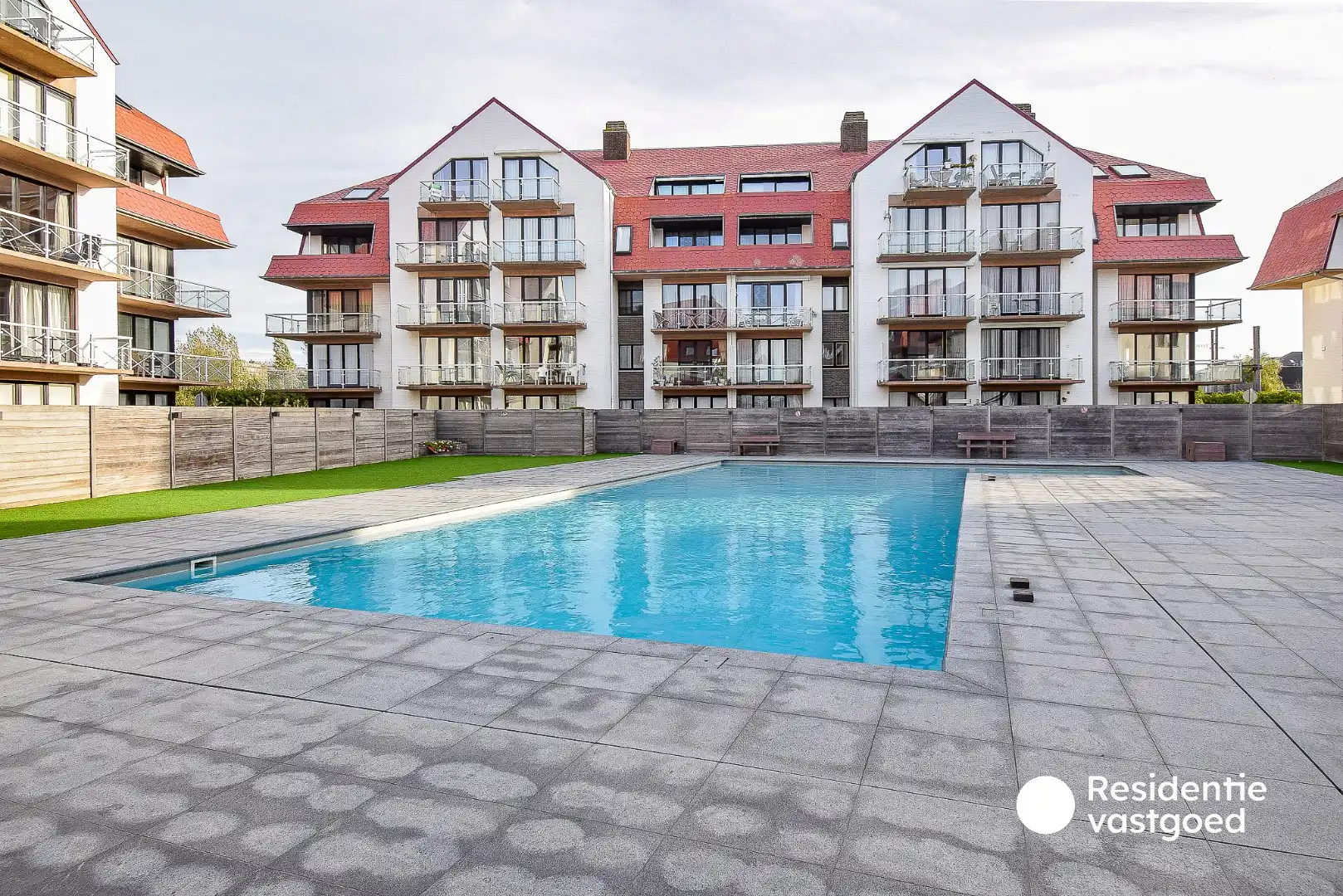 Gemeubelde studio in afgesloten vakantiepark met verwarmd zwembad foto 16