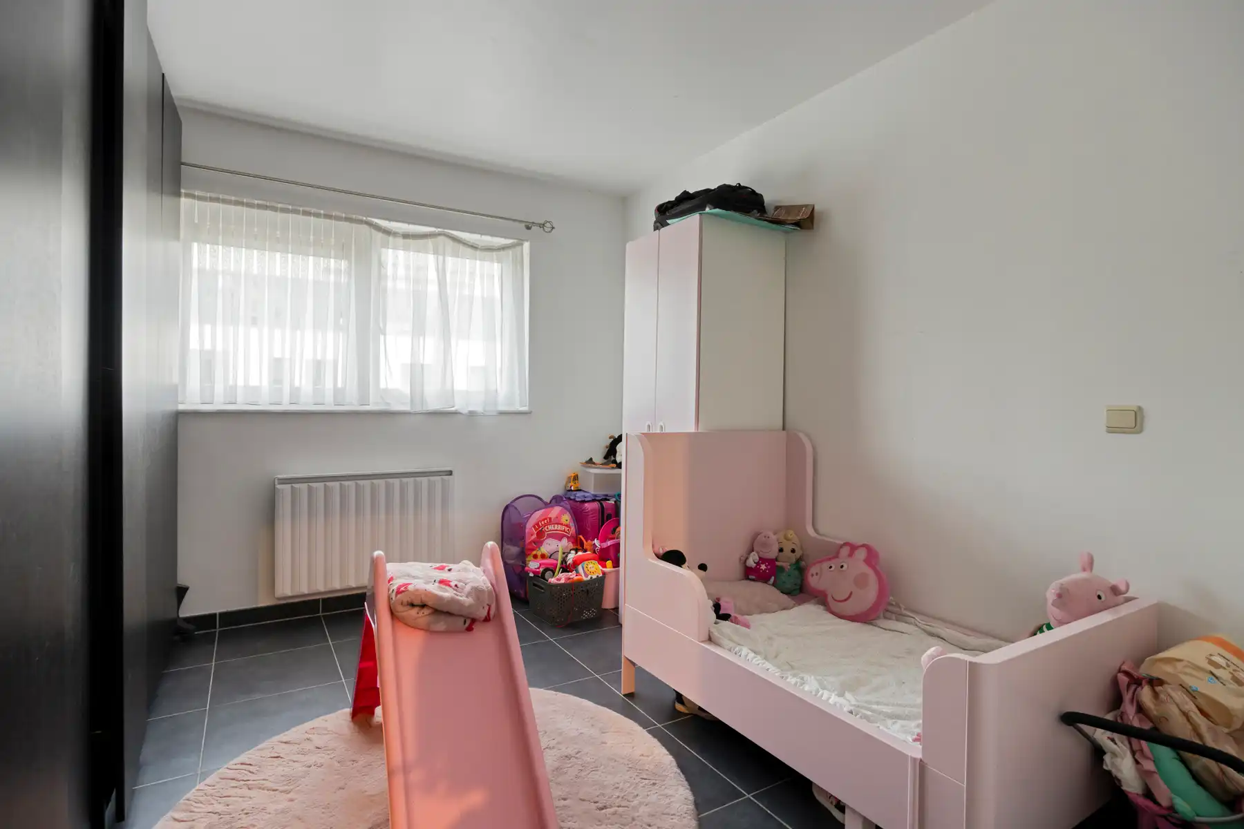 Ruim appartement met 2 slaapkamers, terras en parking  foto 14