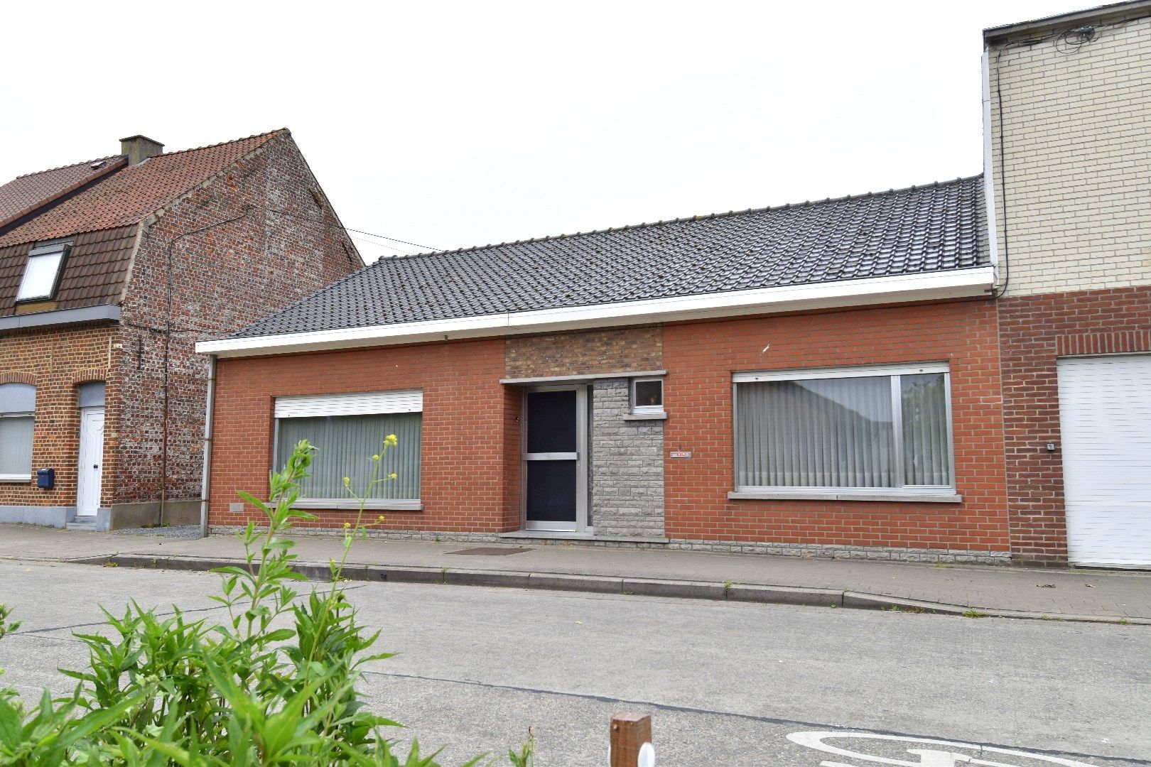 Hoofdfoto van de publicatie: Gelijkvloerse woning in hartje Gullegem, met 2 slaapkamers en tal van troeven