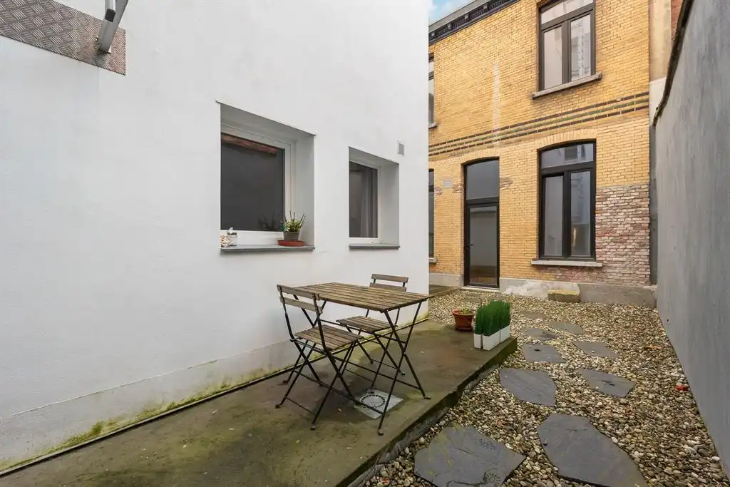 Recent gerenoveerd gelijkvloers met terrasje foto 6