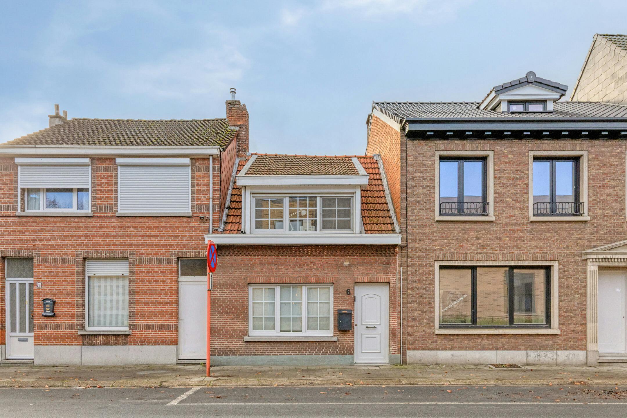 Huis met 2 slaapkamers te koop in centrum Stabroek! foto {{pictureIndex}}