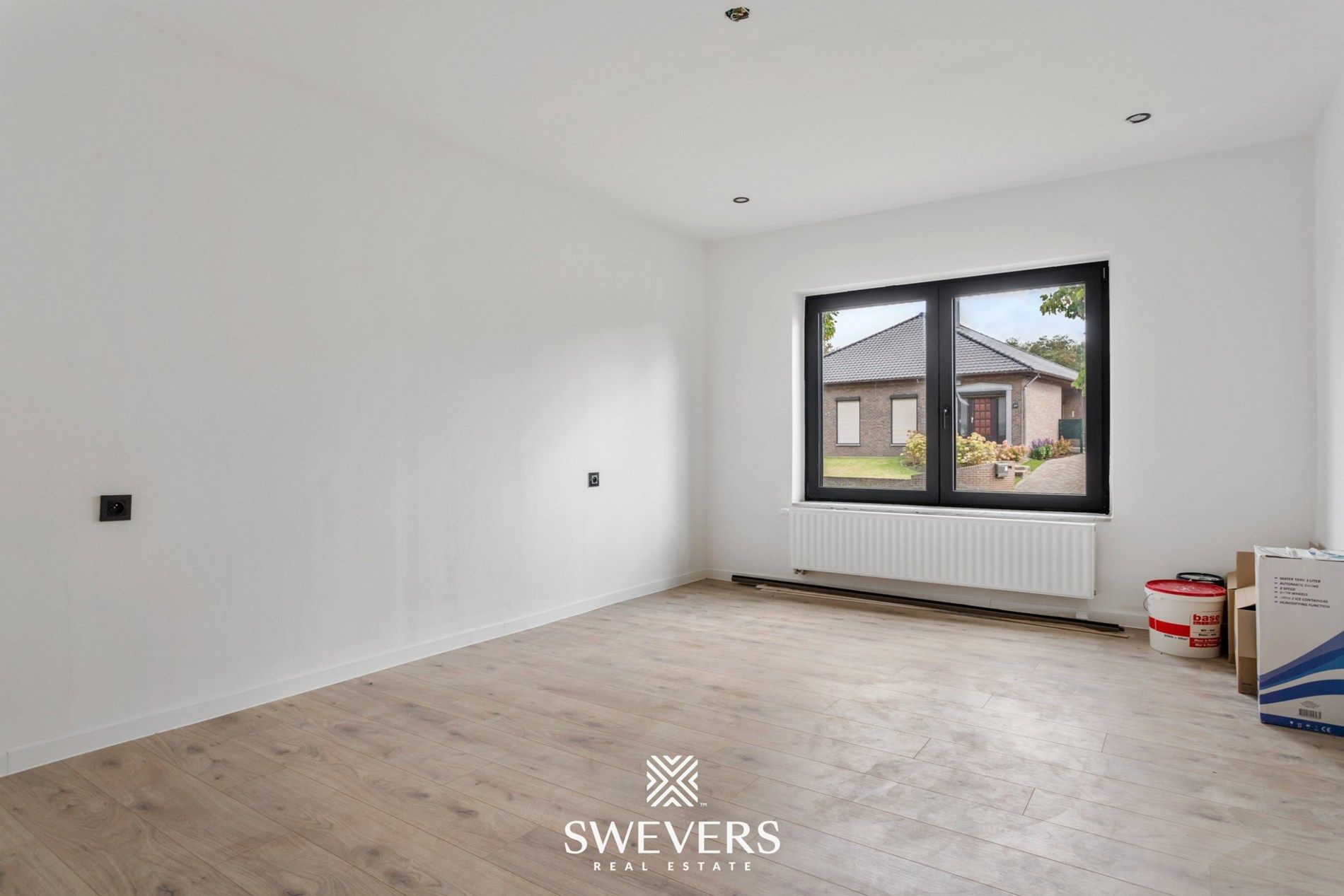 Volledig gerenoveerde gezinswoning met garage en tuin te Genk foto 16