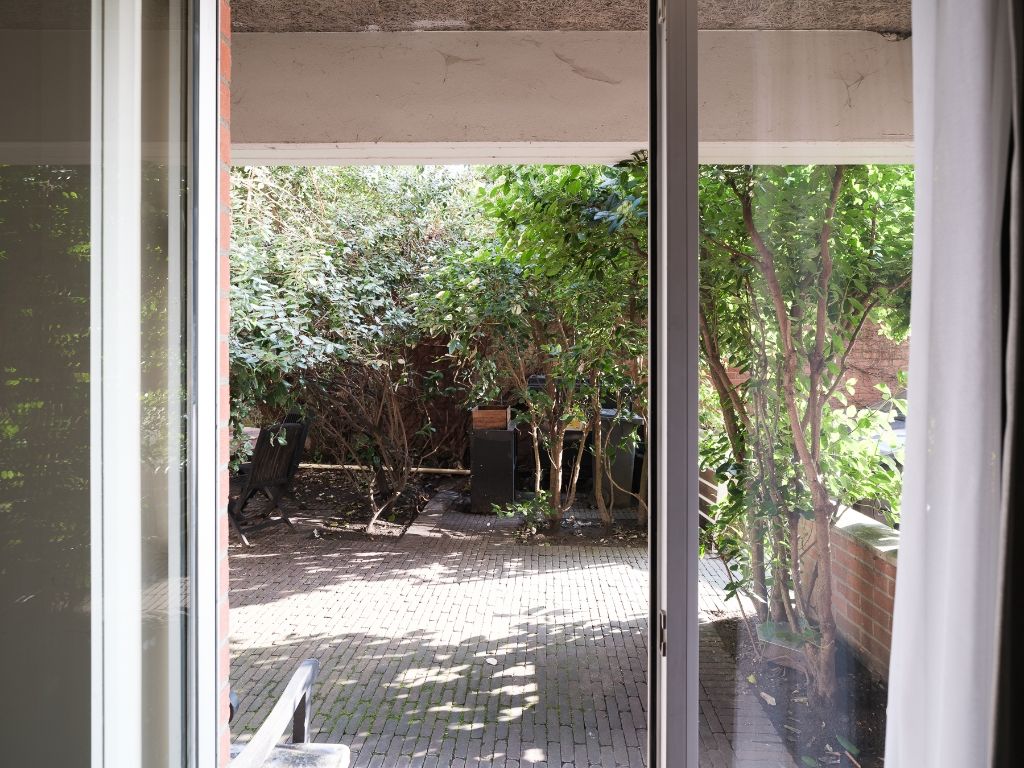 Coupure Rechts. Kwalitatief gerenoveerd 2 slpk-appartment met terras op een boogscheut van het stadscentrum. foto 8