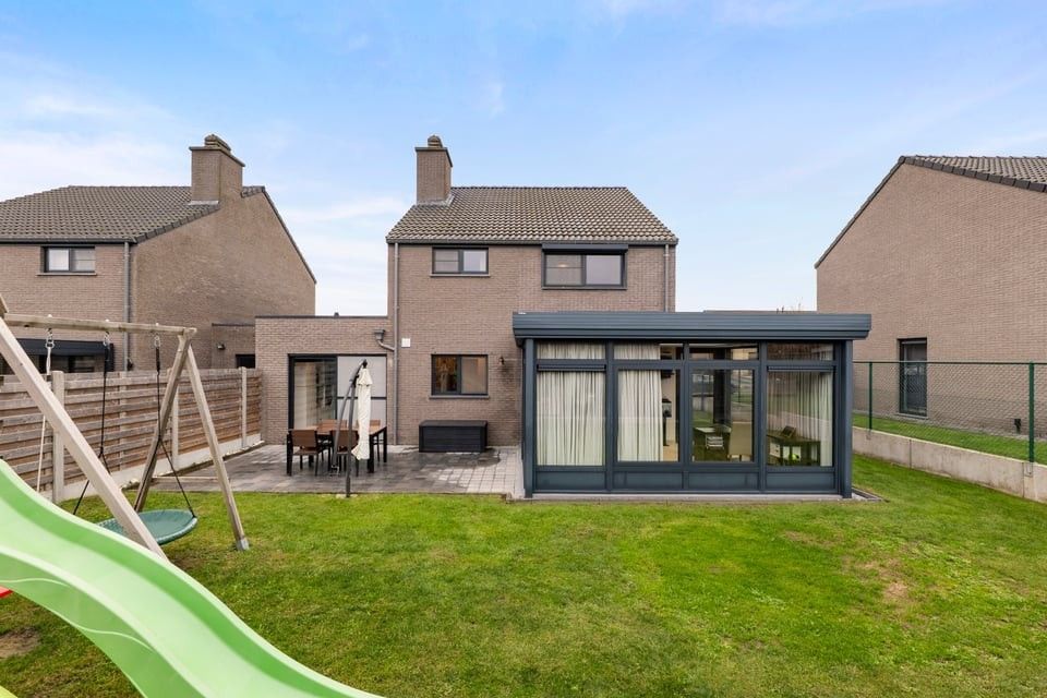 GEZELLIGE INSTAPKLARE GEZINSWONING MET 3 SLAAPKAMERS EN GARAGE IN KOZEN foto 3