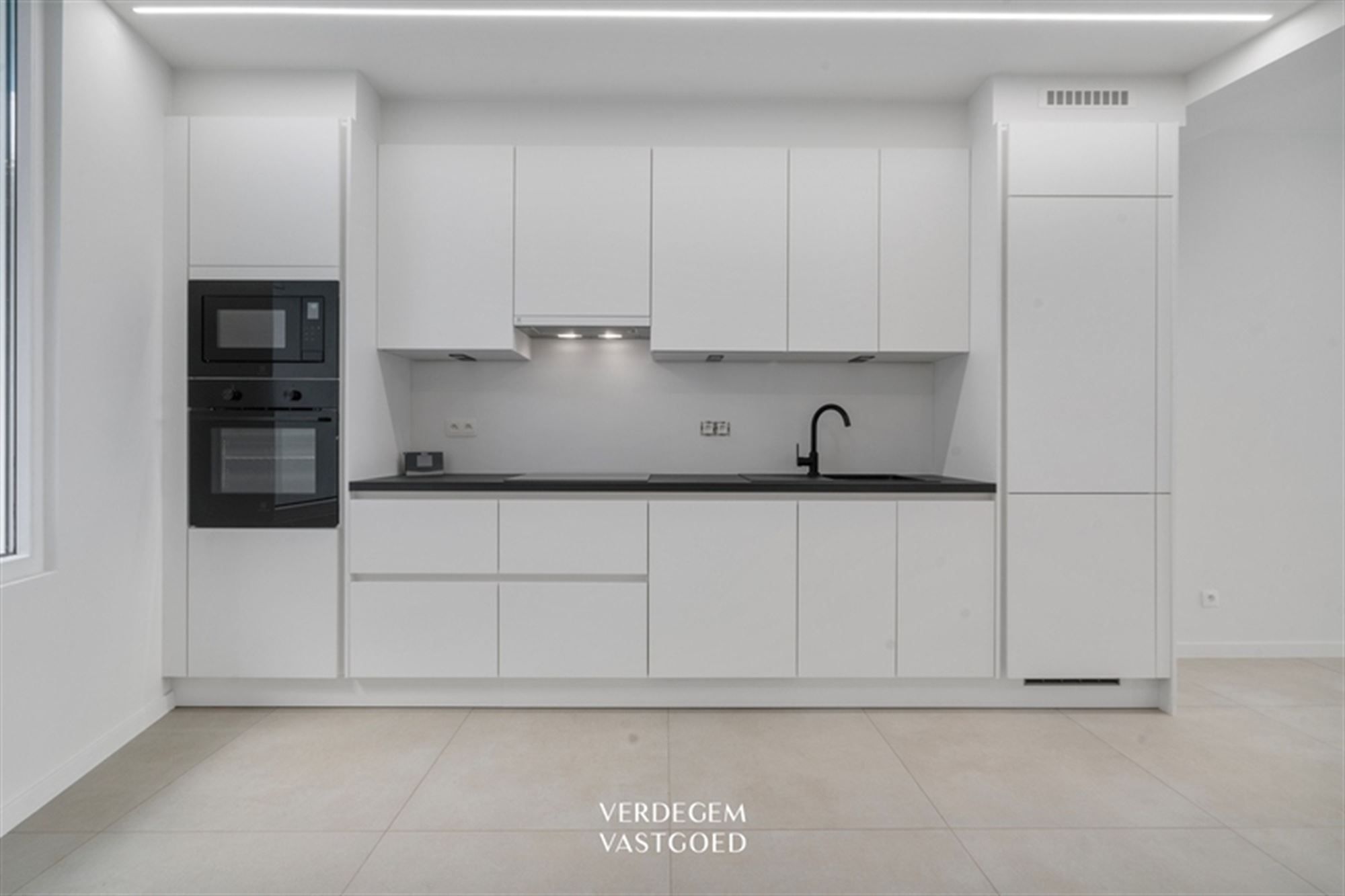 Volledig gerenoveerde woning met 3 slaapkamers, EPC A en buitenplek foto 4