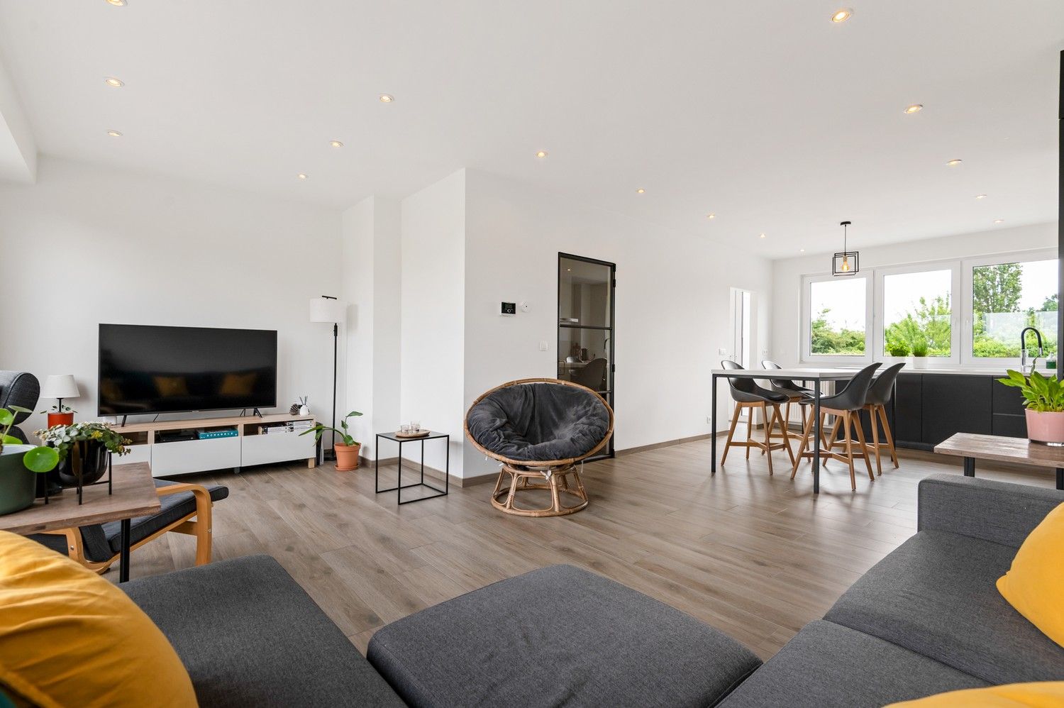 Energiezuinige woning met 3 slaapkamers, 2 badkamers,  garage en tuin in Schoten! foto 8