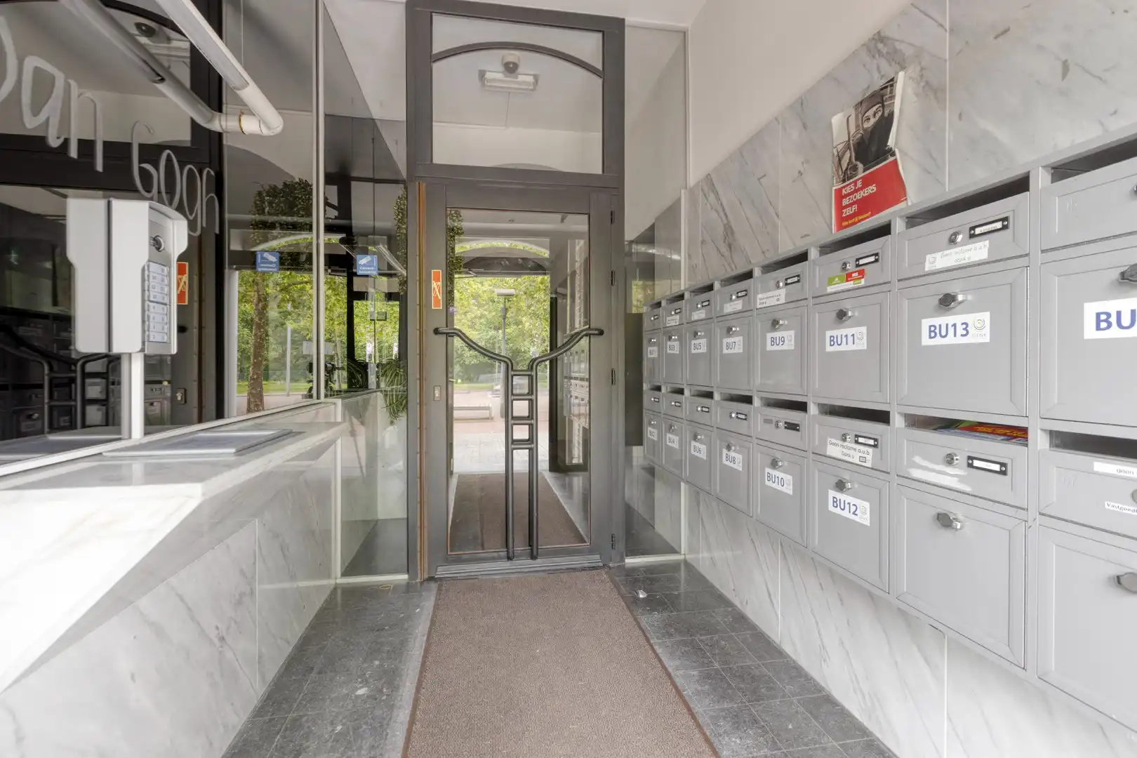 Ruim 3-slaapkamerappartement te koop in Genk foto 3