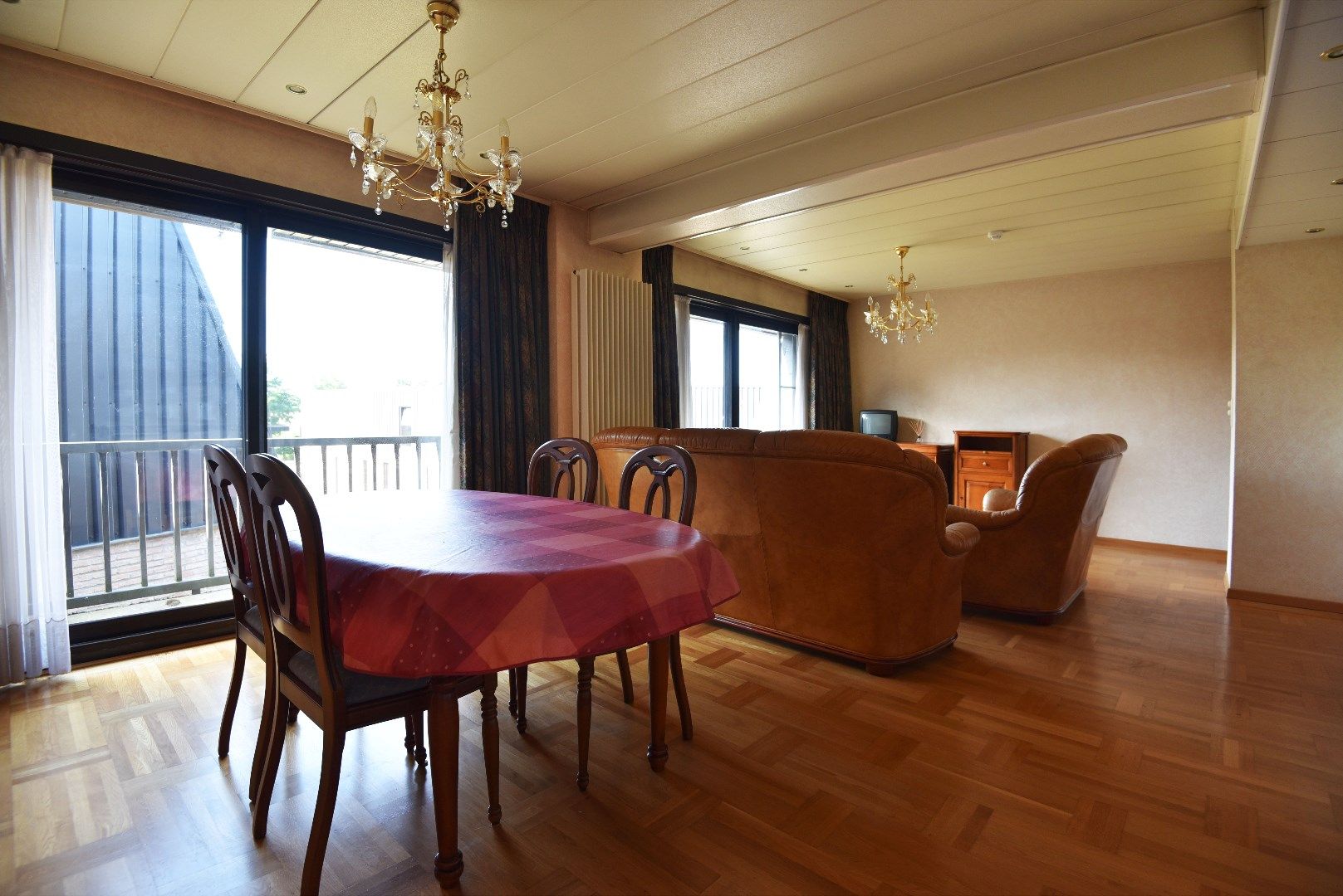 Ruime serviceflat (80m²) met 2 slpks,  2 terrassen en ruime garage (21m²) te Maldegem foto 4