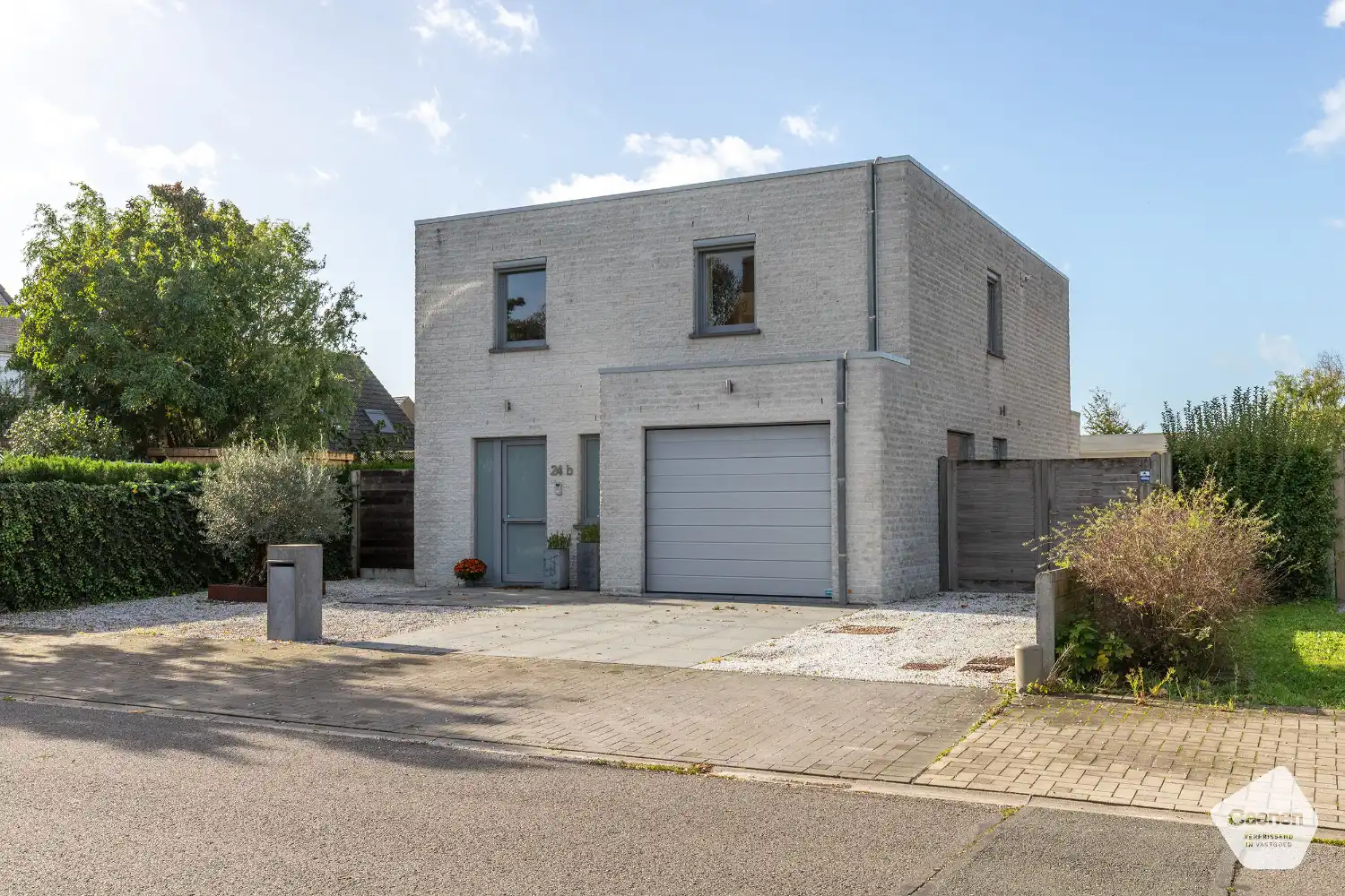 KWALITEITSVOL WONEN (BOUWJAAR 2014) op rustige locatie met 3 slaapkamers en prachtige tuin. foto 2