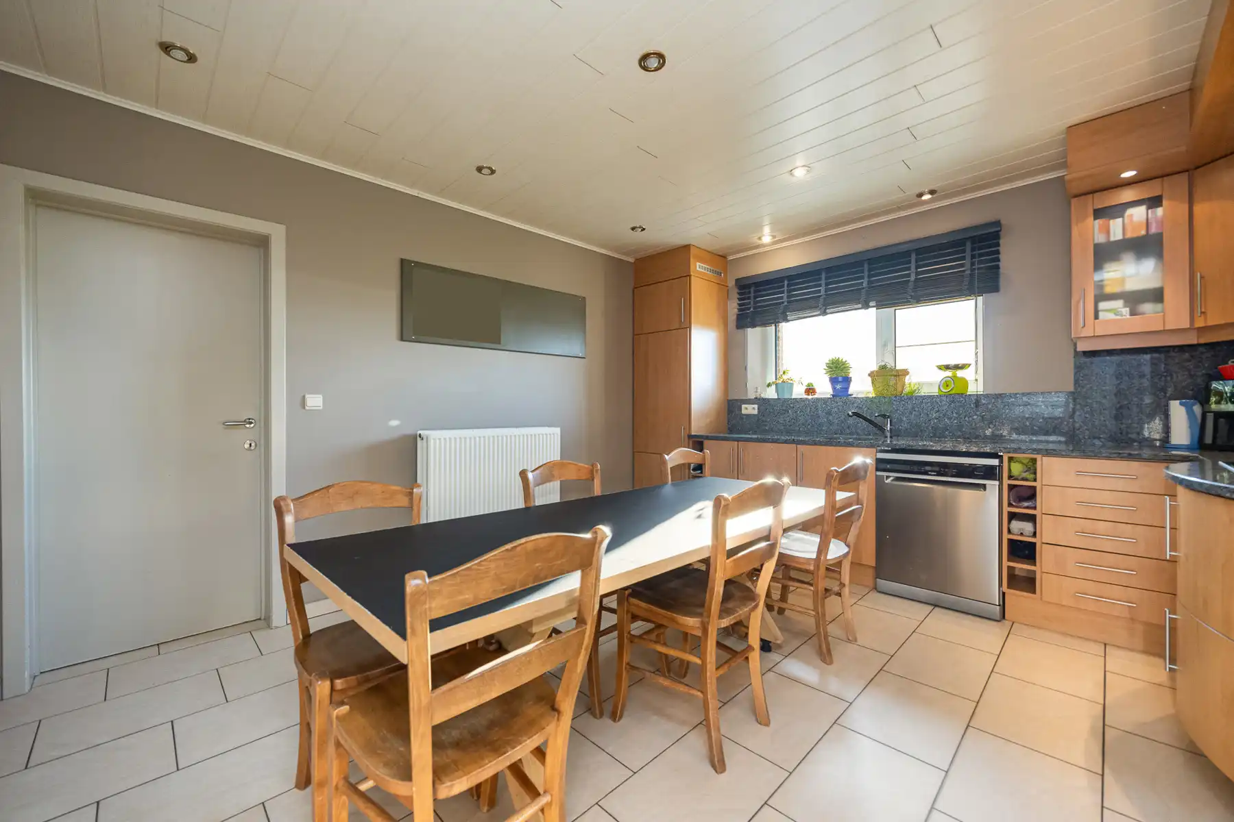 Gerenoveerde vrijstaande woning met 3 slaapkamers op een unieke locatie in Merksplas. foto 9