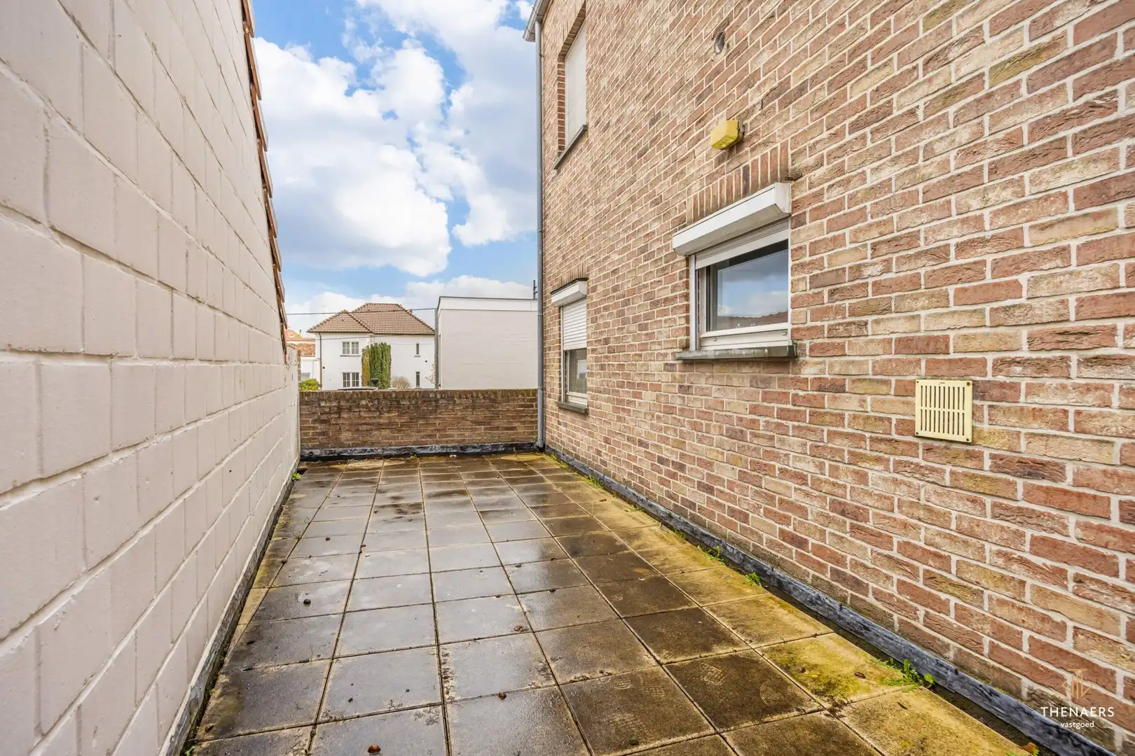 Rustig gelegen appartement met 2 slaapkamers en 2 terrassen nabij het dorpsplein van Brustem. foto 24