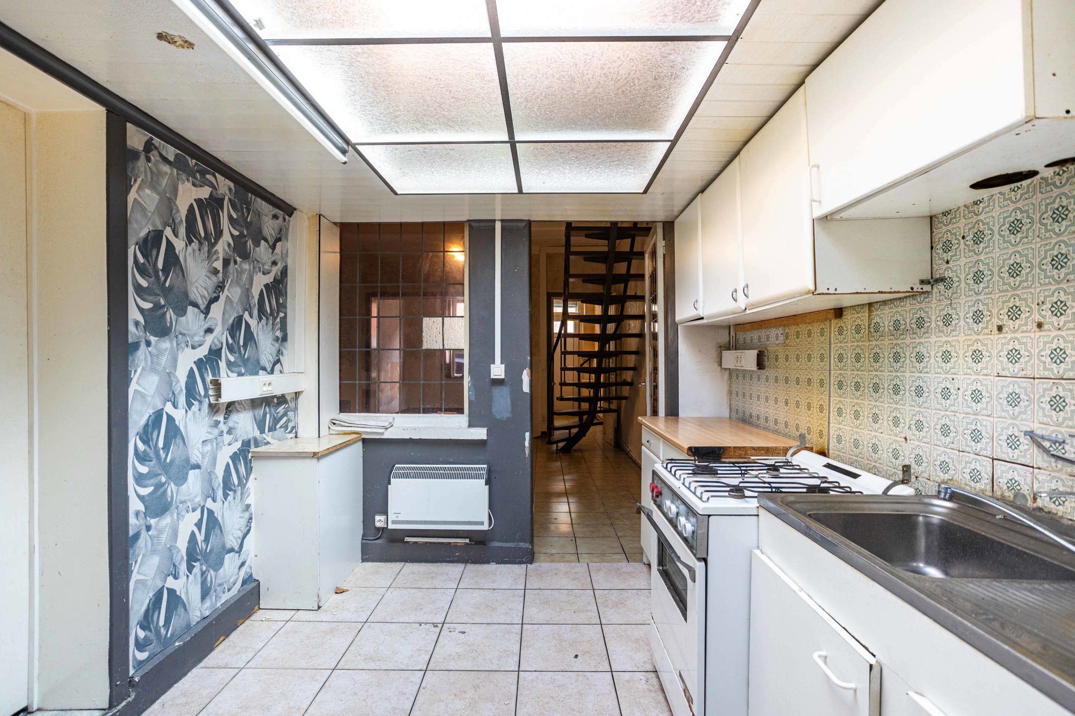 Te renoveren woning met terras op interessante locatie! foto 11